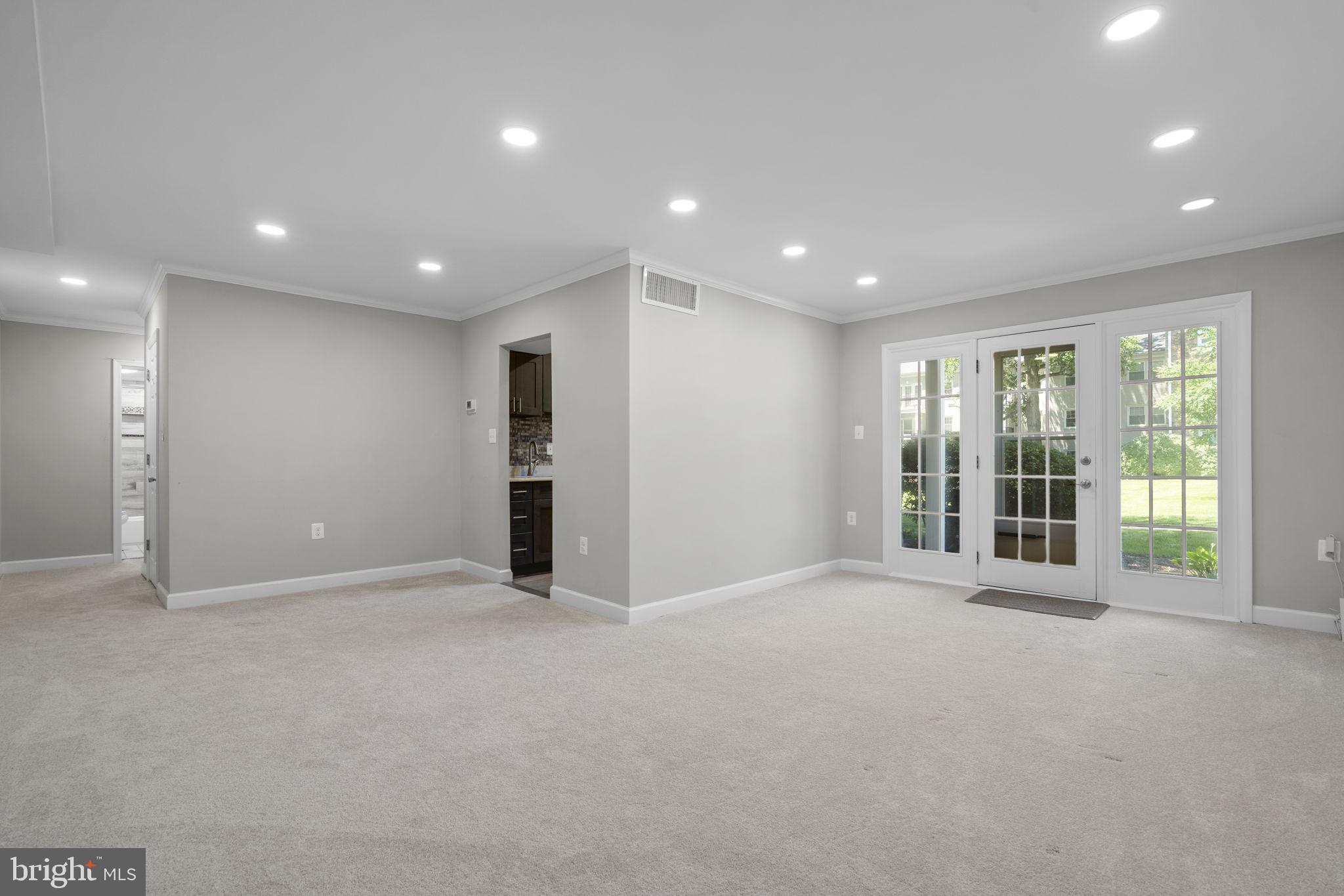 FOXCROFT COLONY CONDOS - Residential