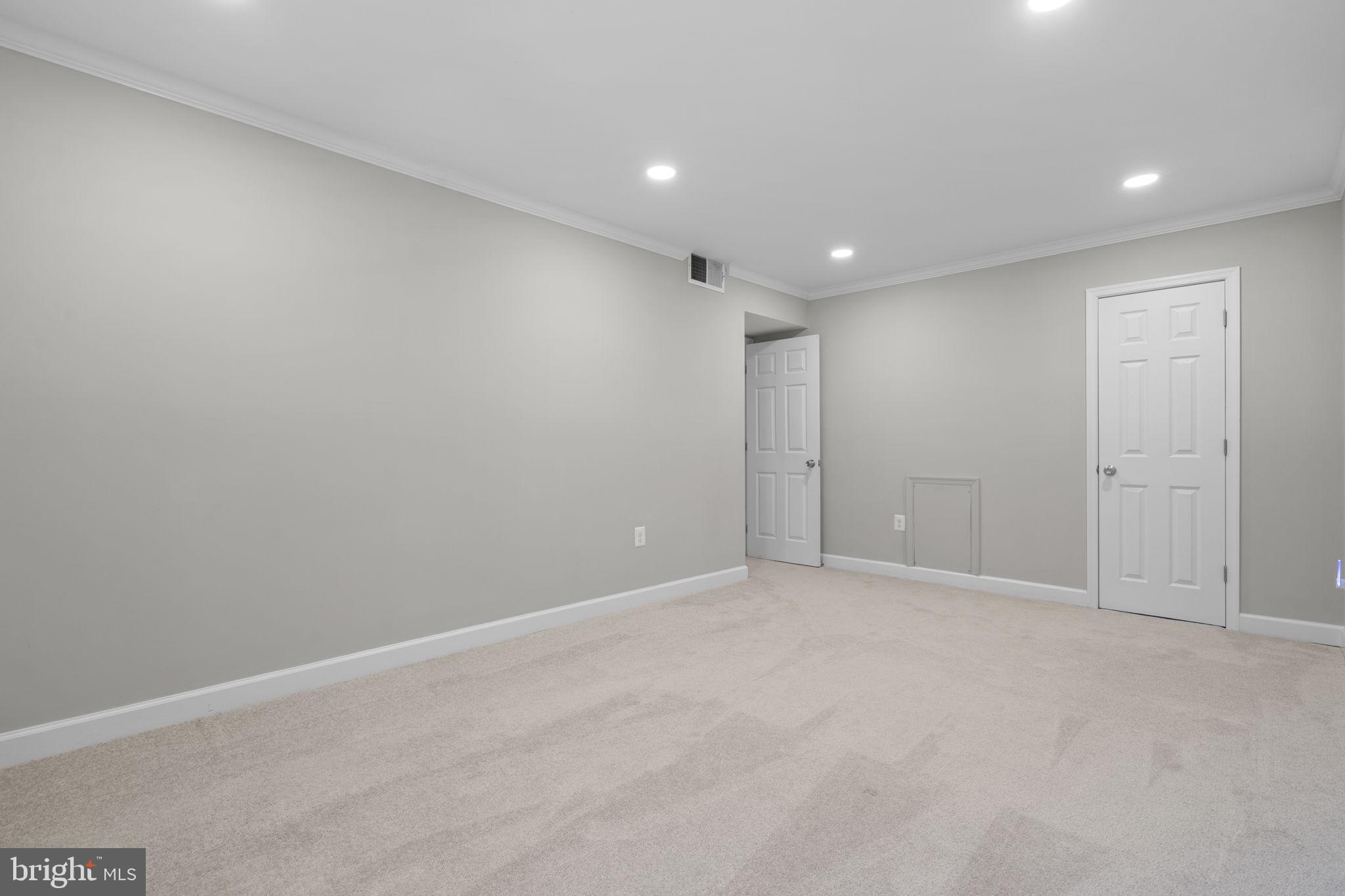 FOXCROFT COLONY CONDOS - Residential