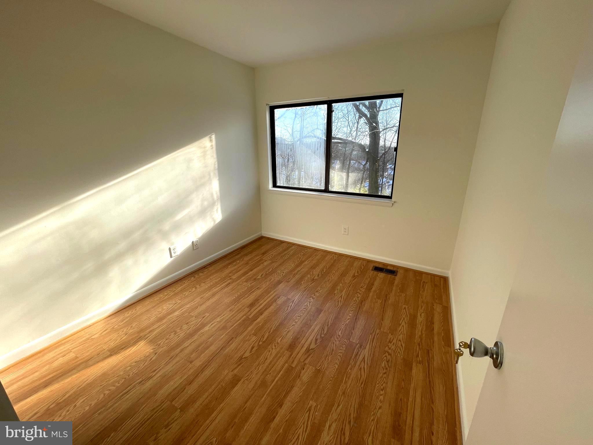 GLEN ORA - PLAT 9 - Residential Lease