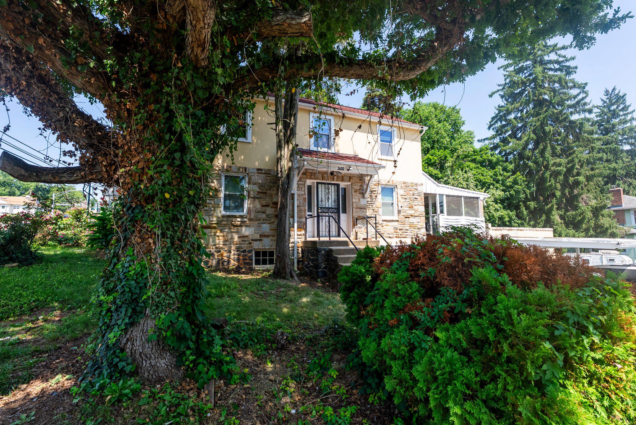 HAYWOOD HEIGHTS - Residential