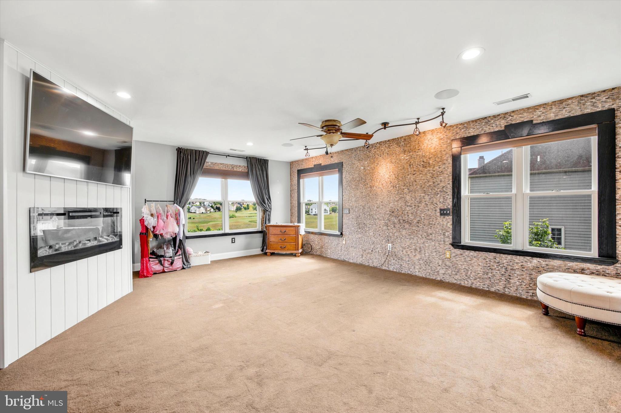 LEDERACH GOLF FAIRWY - Residential
