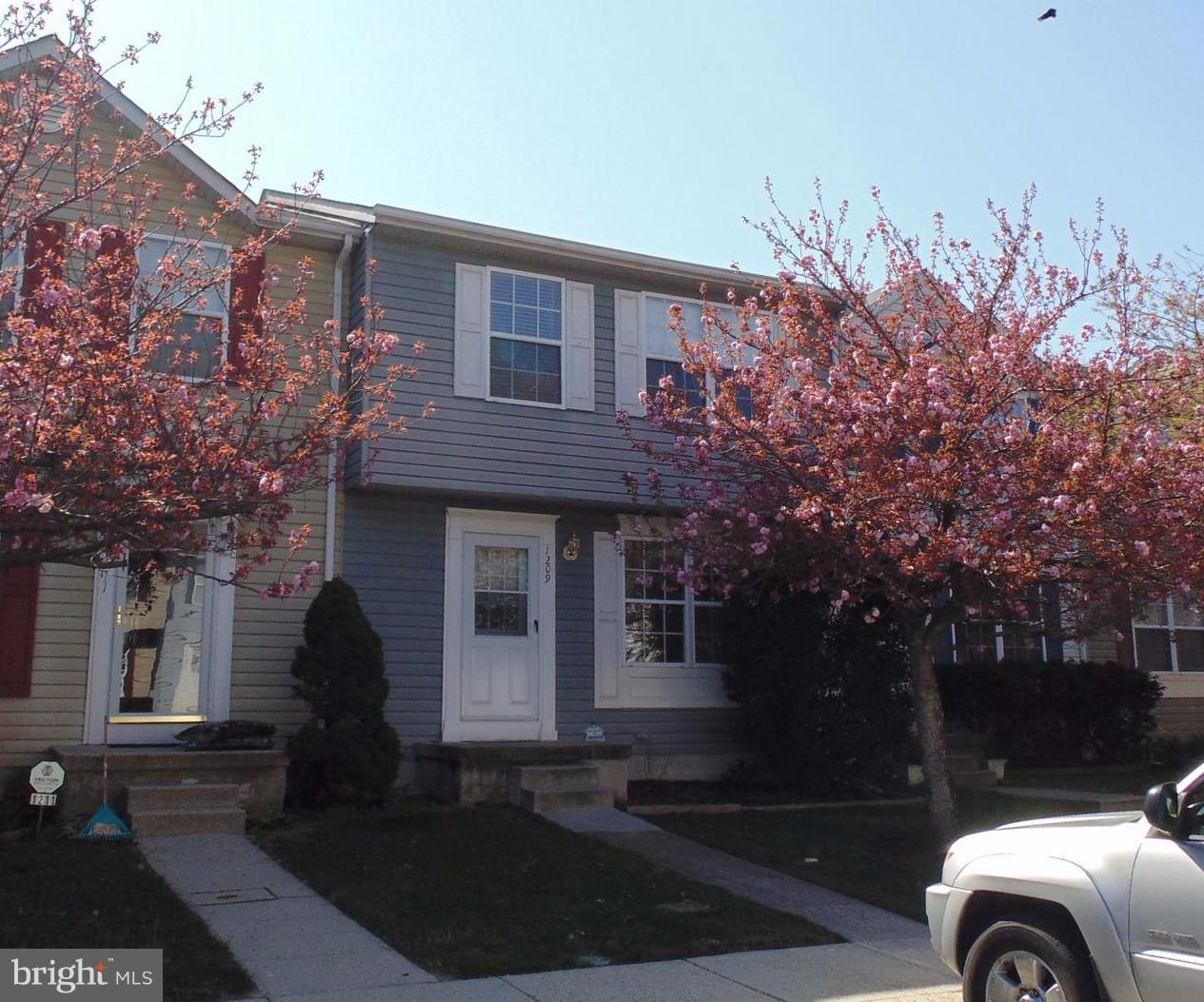 3BR 2BA TOWNHOME W/DECK & FENCED REAR YARD**PREFER NO SMOKING&NO PETS, WILL CONSIDER CASE BY CASE THOUGH**