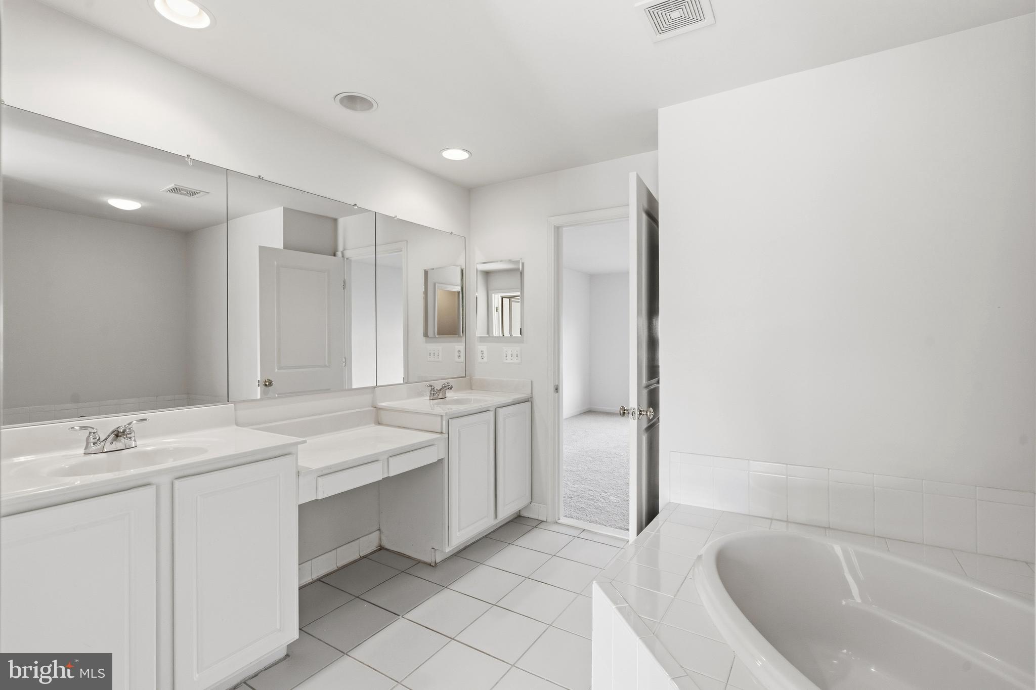 VICTORY LAKES - Residential