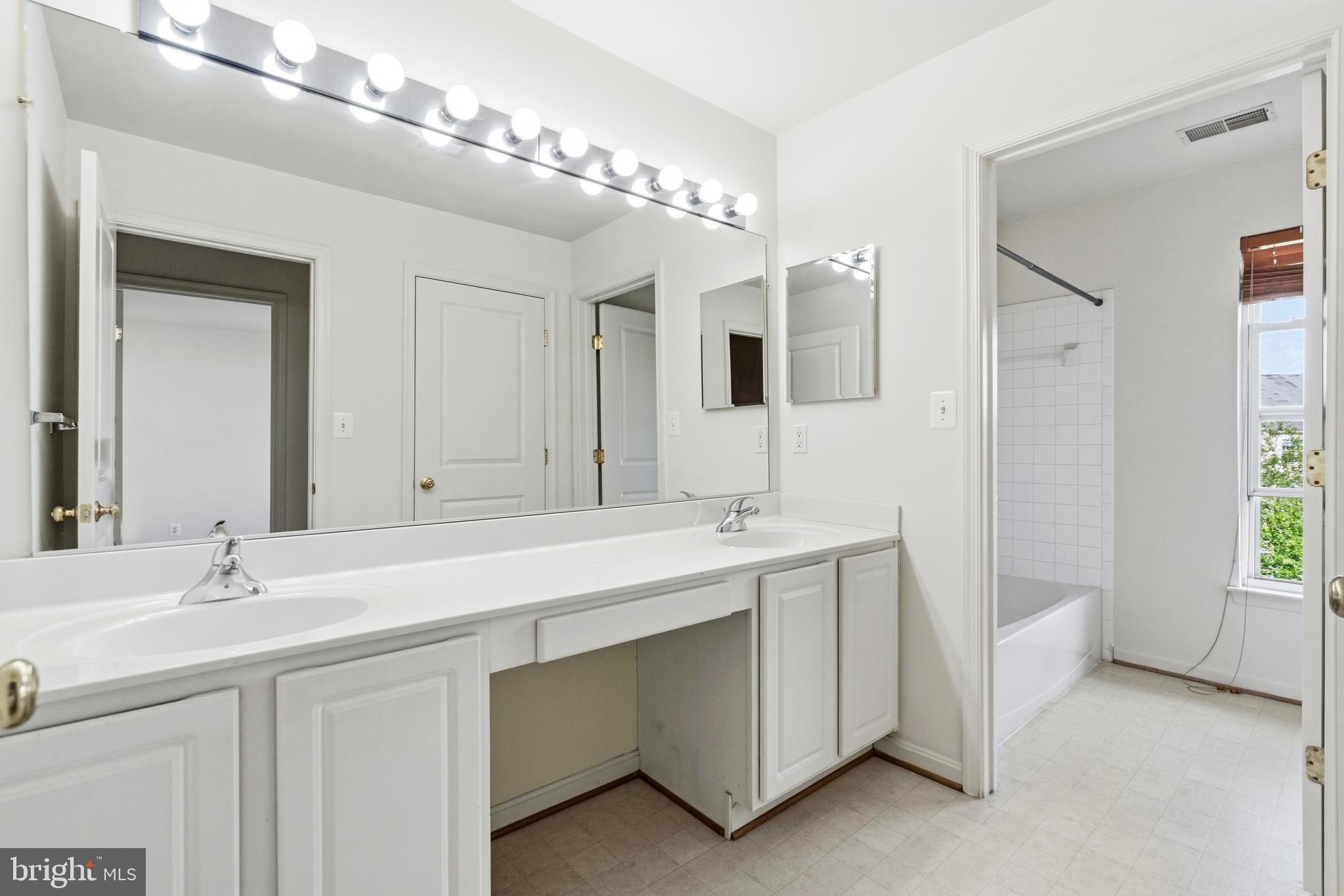 VICTORY LAKES - Residential