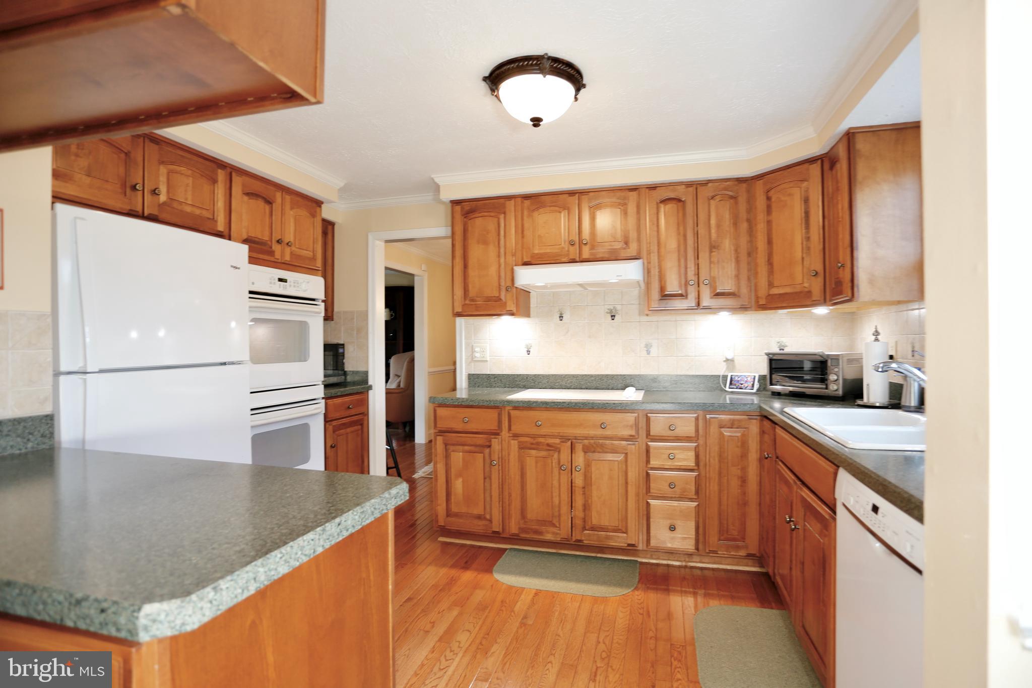 COUNTRY CLUB/LAKE MONTCLAIR - Residential