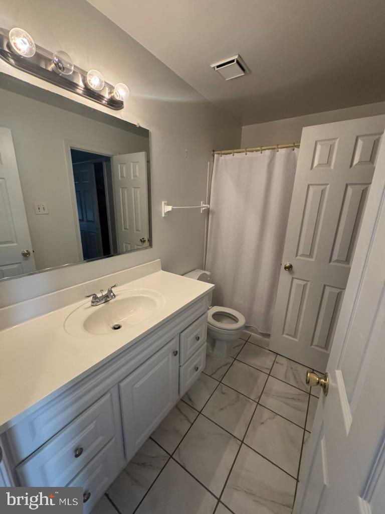 RIVERCHASE - Residential