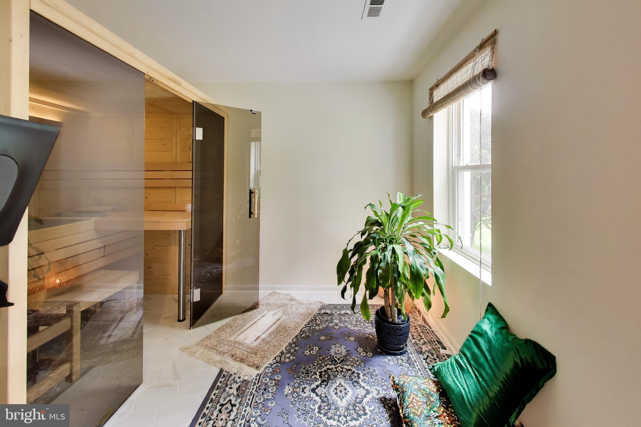 LONGMEAD - Residential