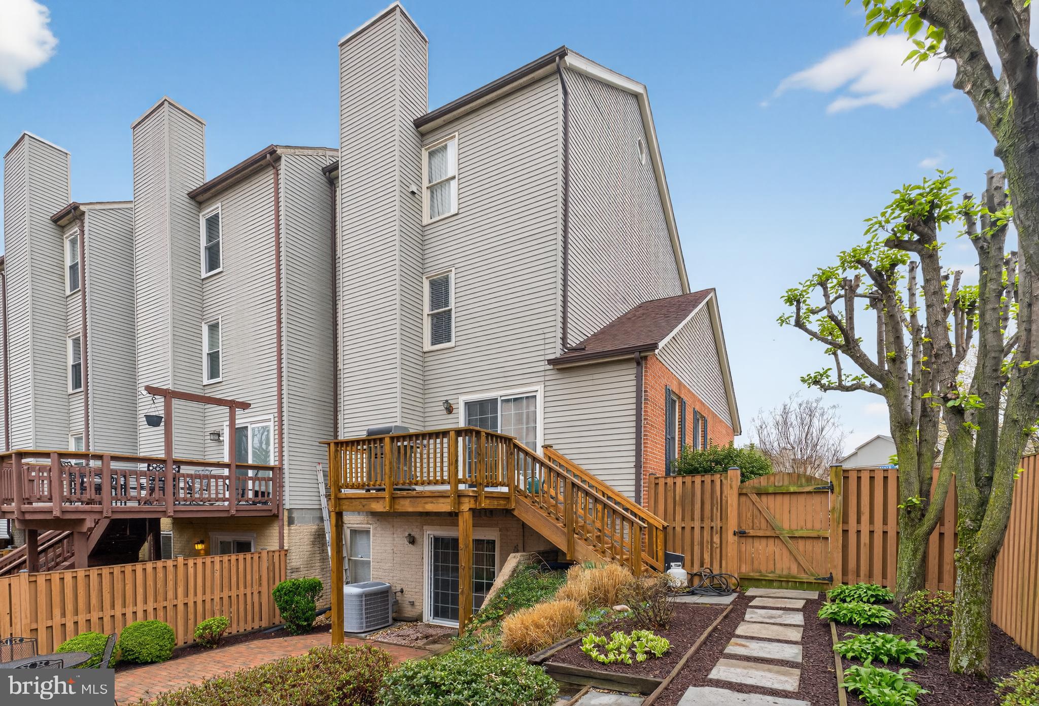PINECREST - Residential