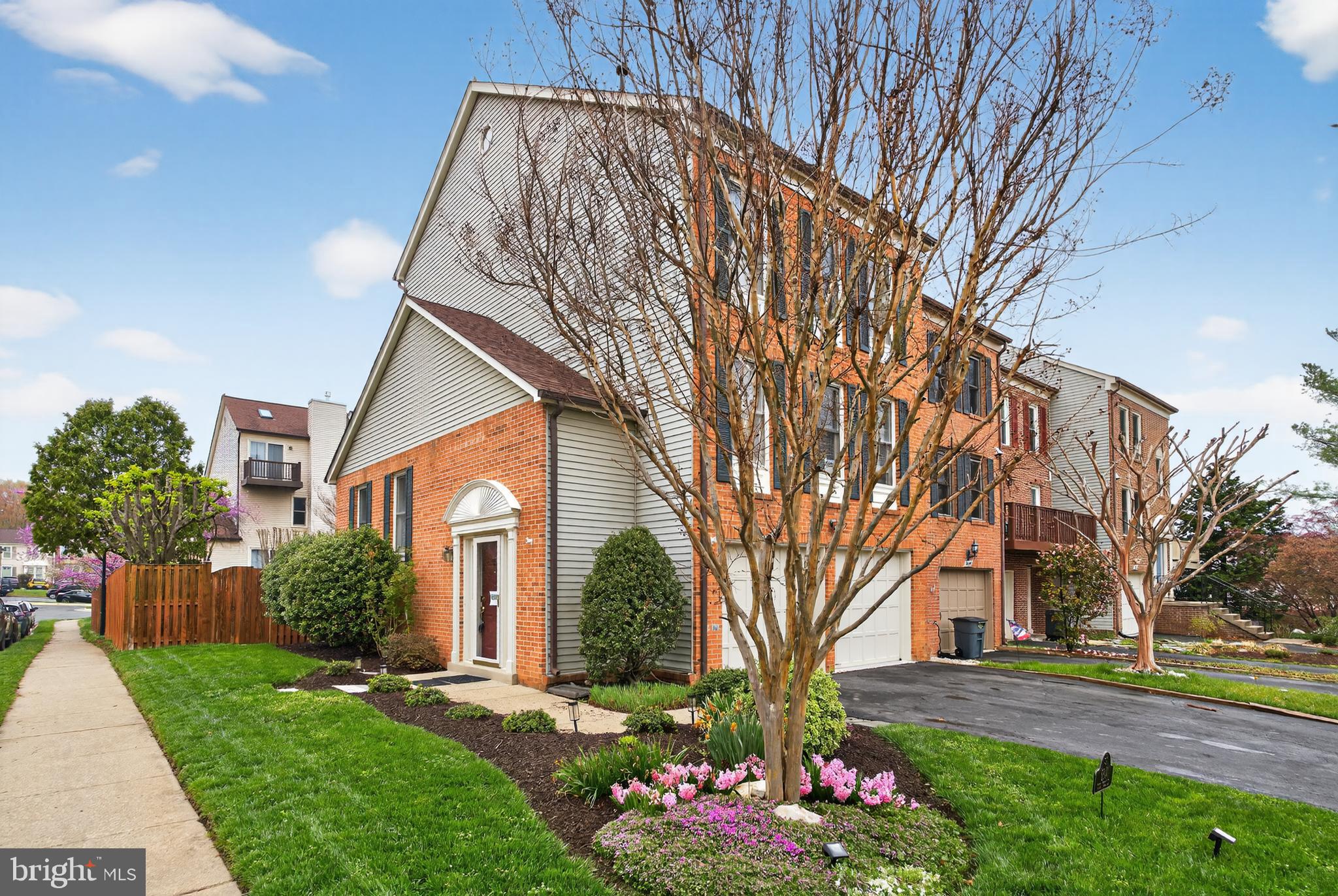 PINECREST - Residential
