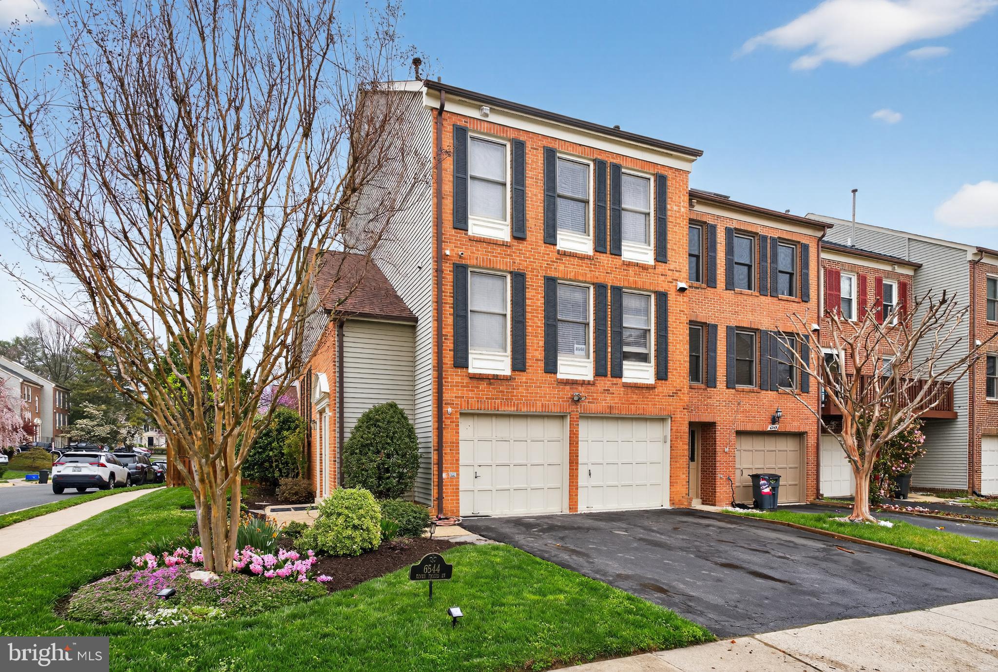 PINECREST - Residential