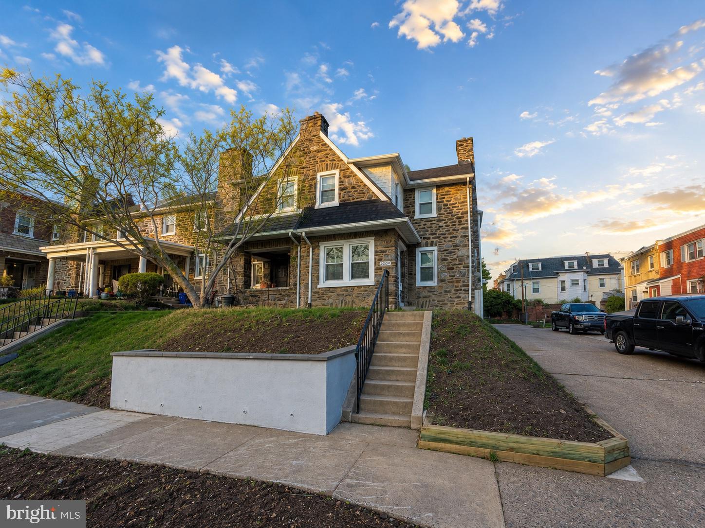EAST FALLS - Residential