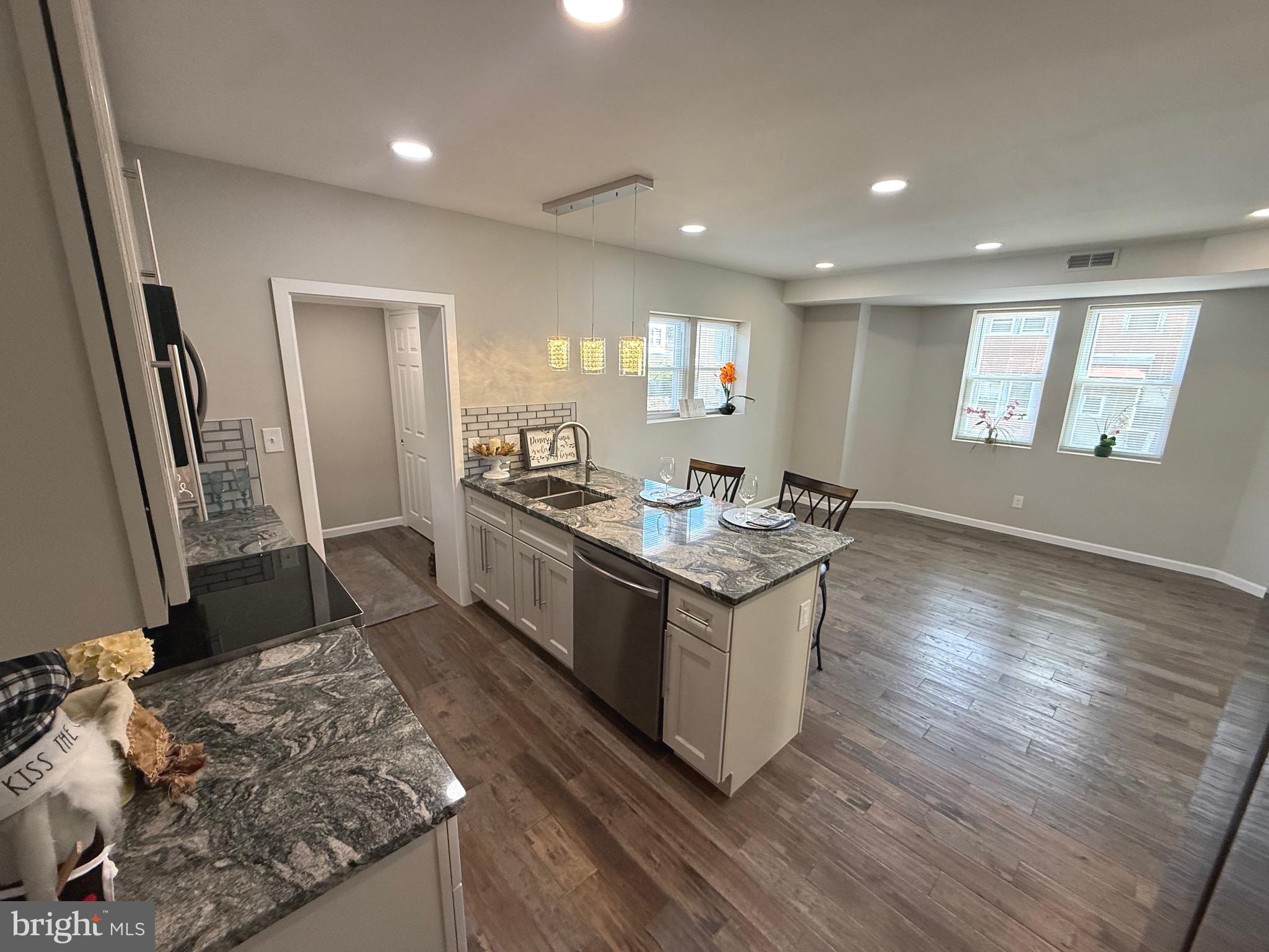 EAST FALLS - Residential