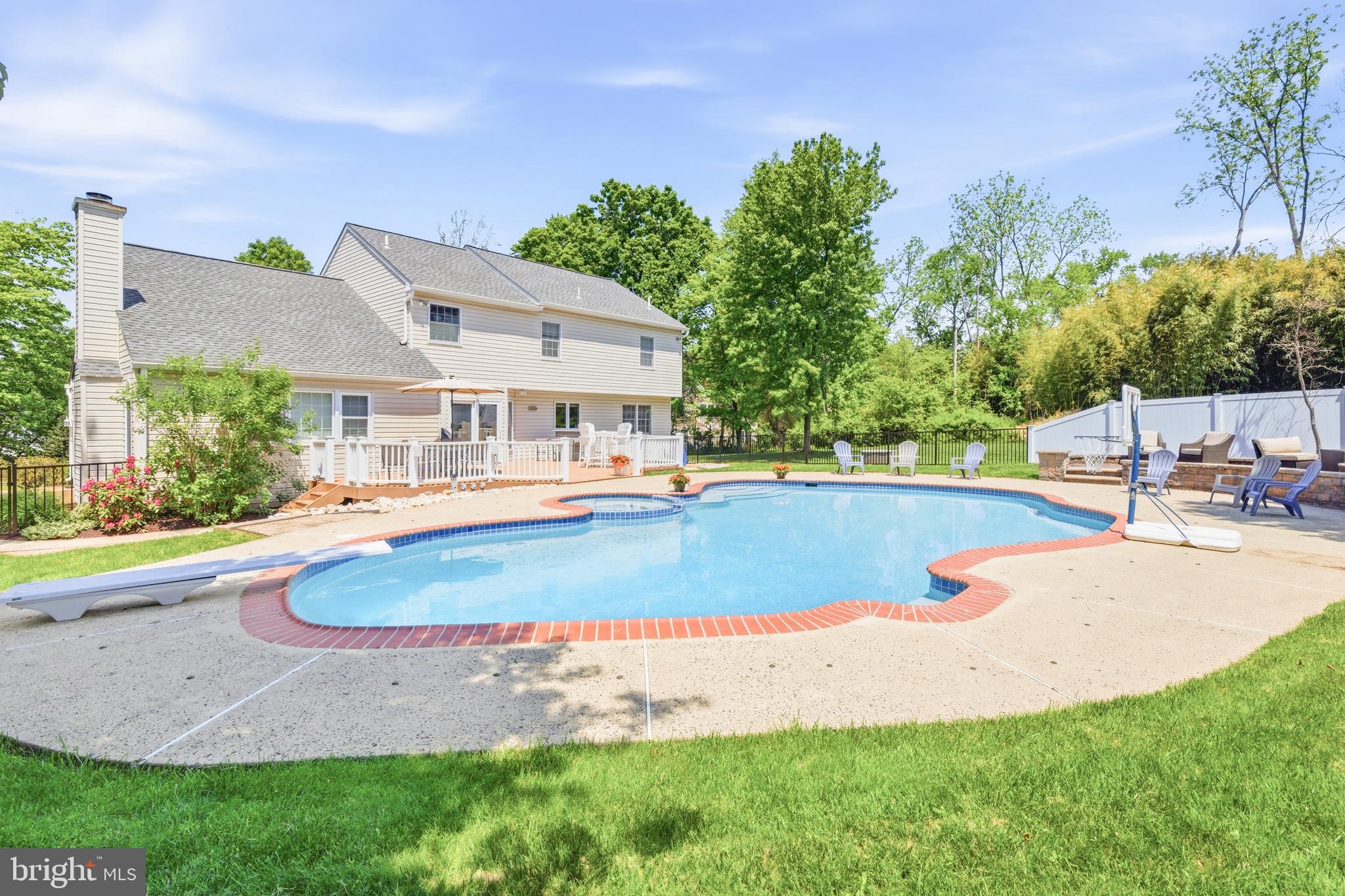 HERITAGE WOODS - Residential