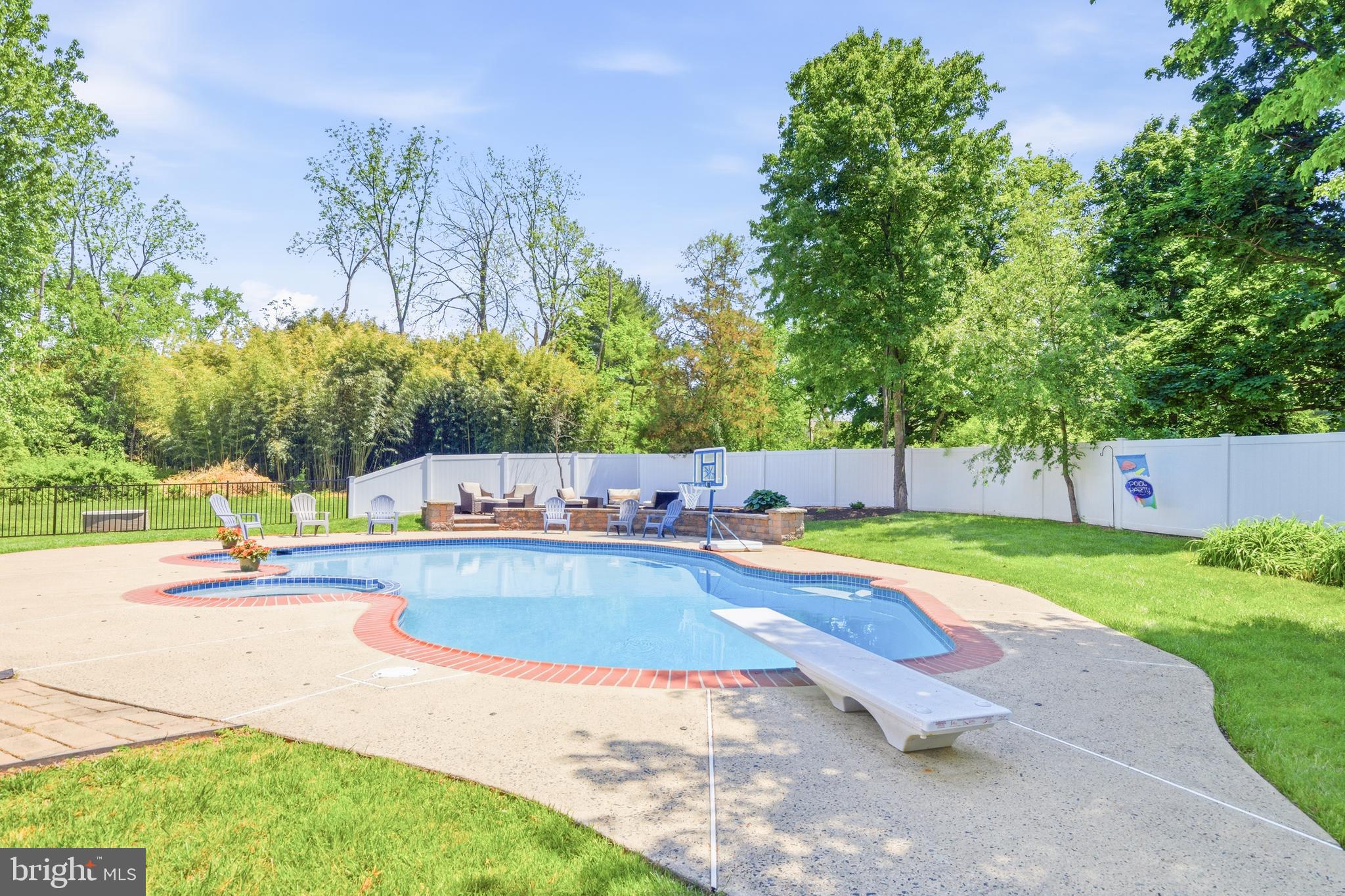 HERITAGE WOODS - Residential