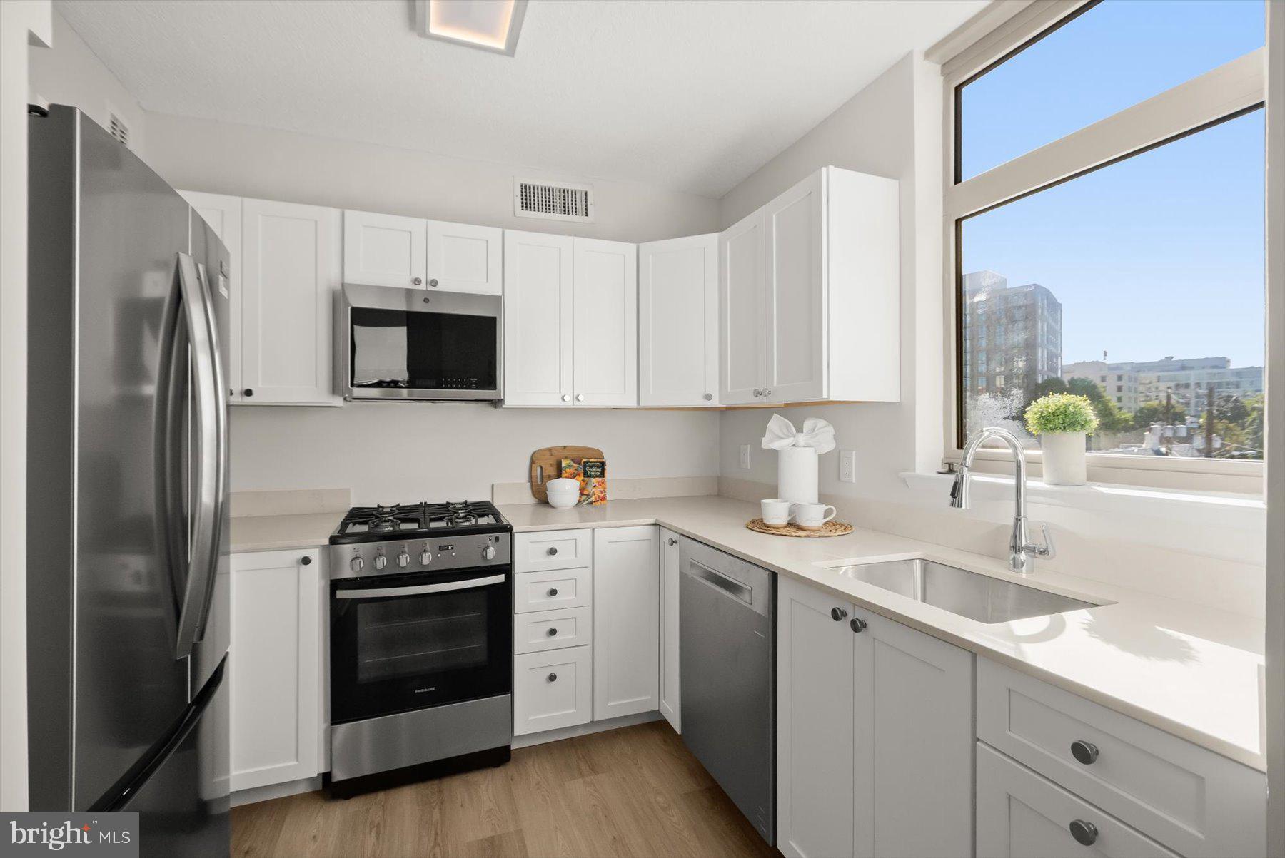 CRESCENT PLAZA - Residential
