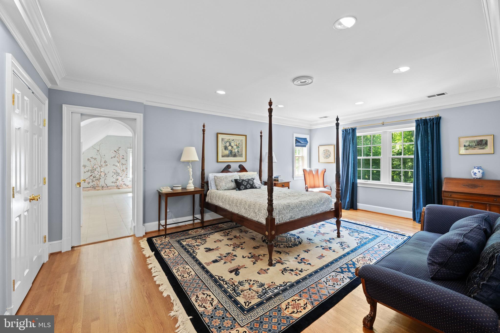 COLONIAL VILLAGE - Residential