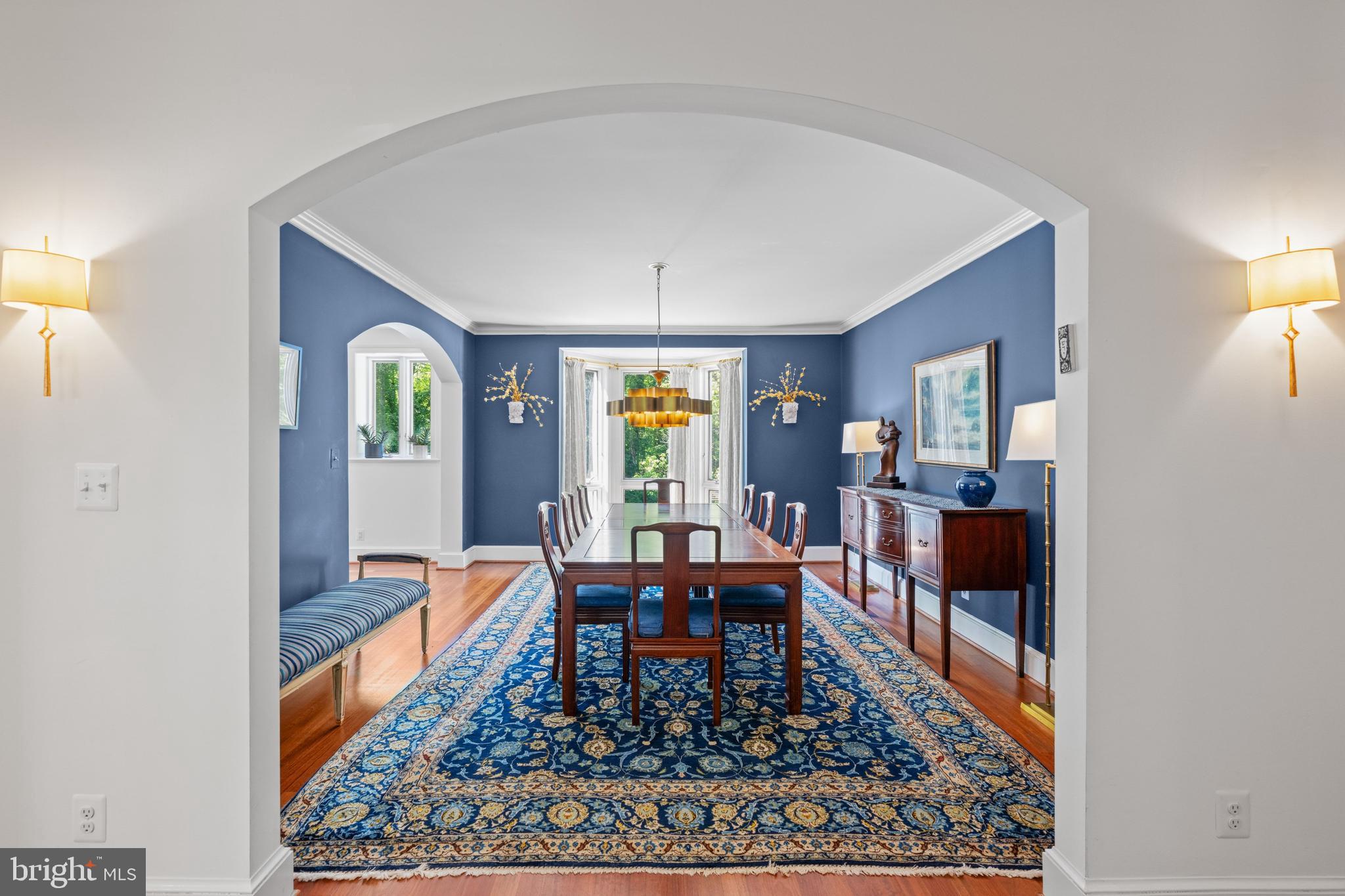 COLONIAL VILLAGE - Residential