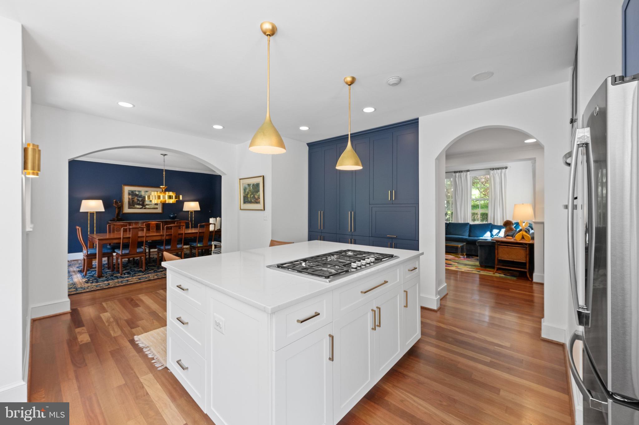 COLONIAL VILLAGE - Residential
