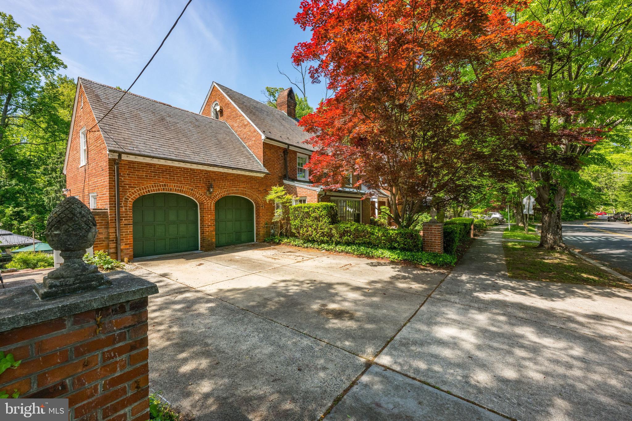 COLONIAL VILLAGE - Residential