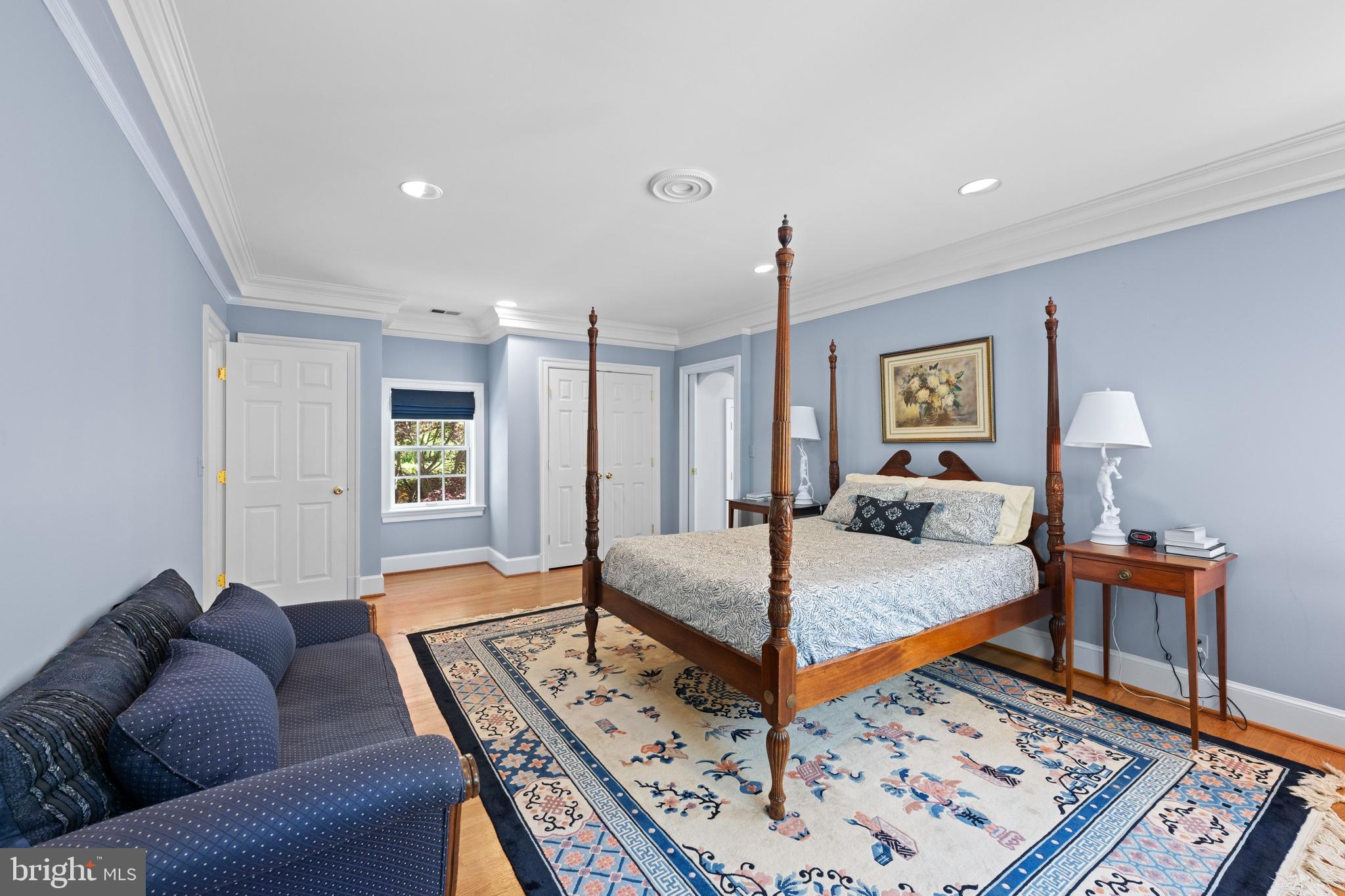 COLONIAL VILLAGE - Residential