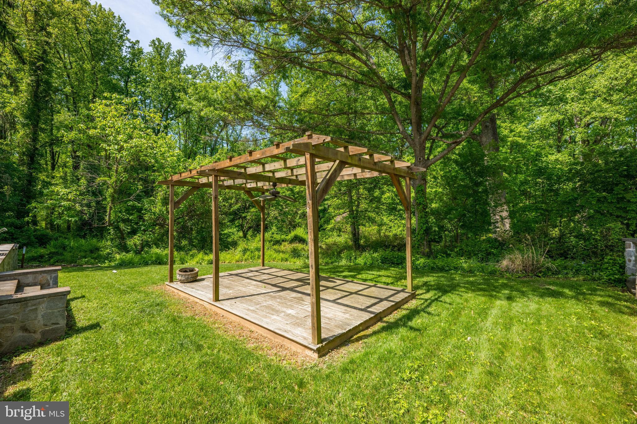 COLONIAL VILLAGE - Residential