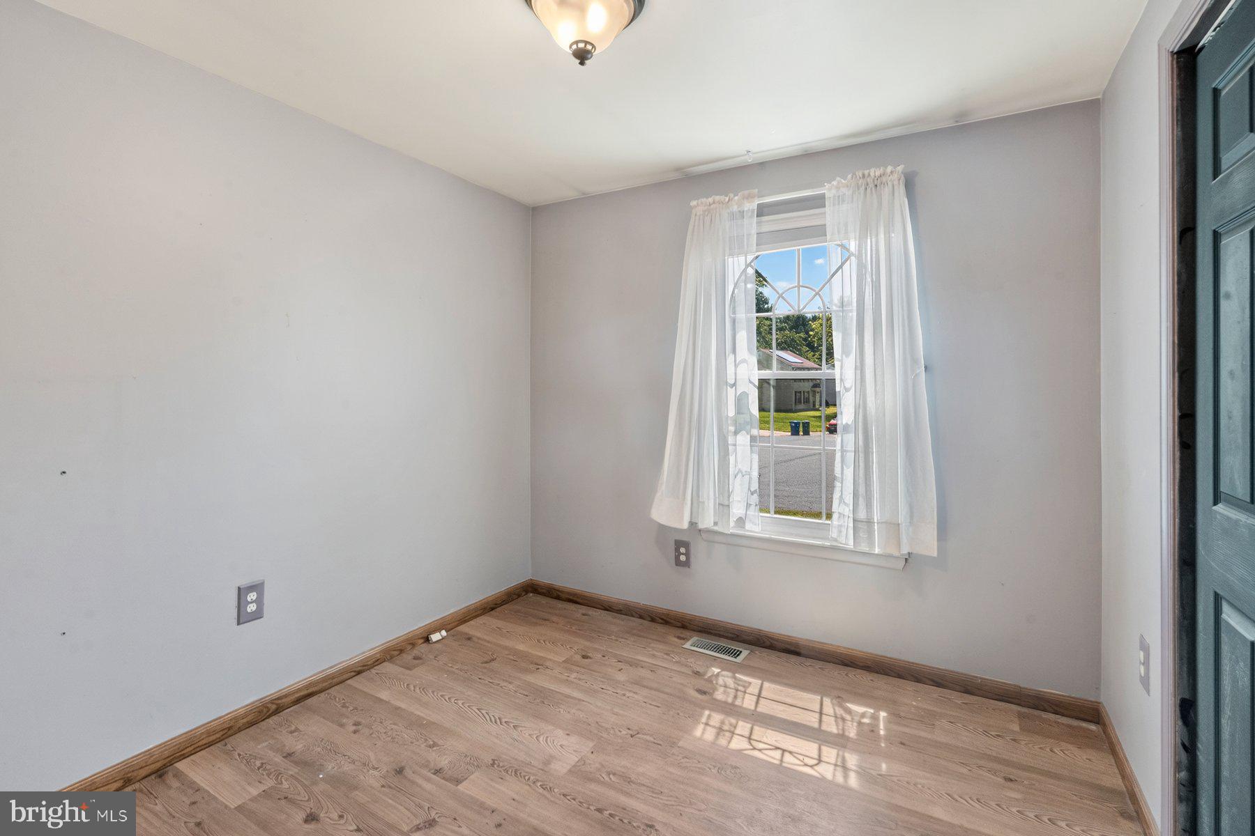 HILLSDALE - Residential