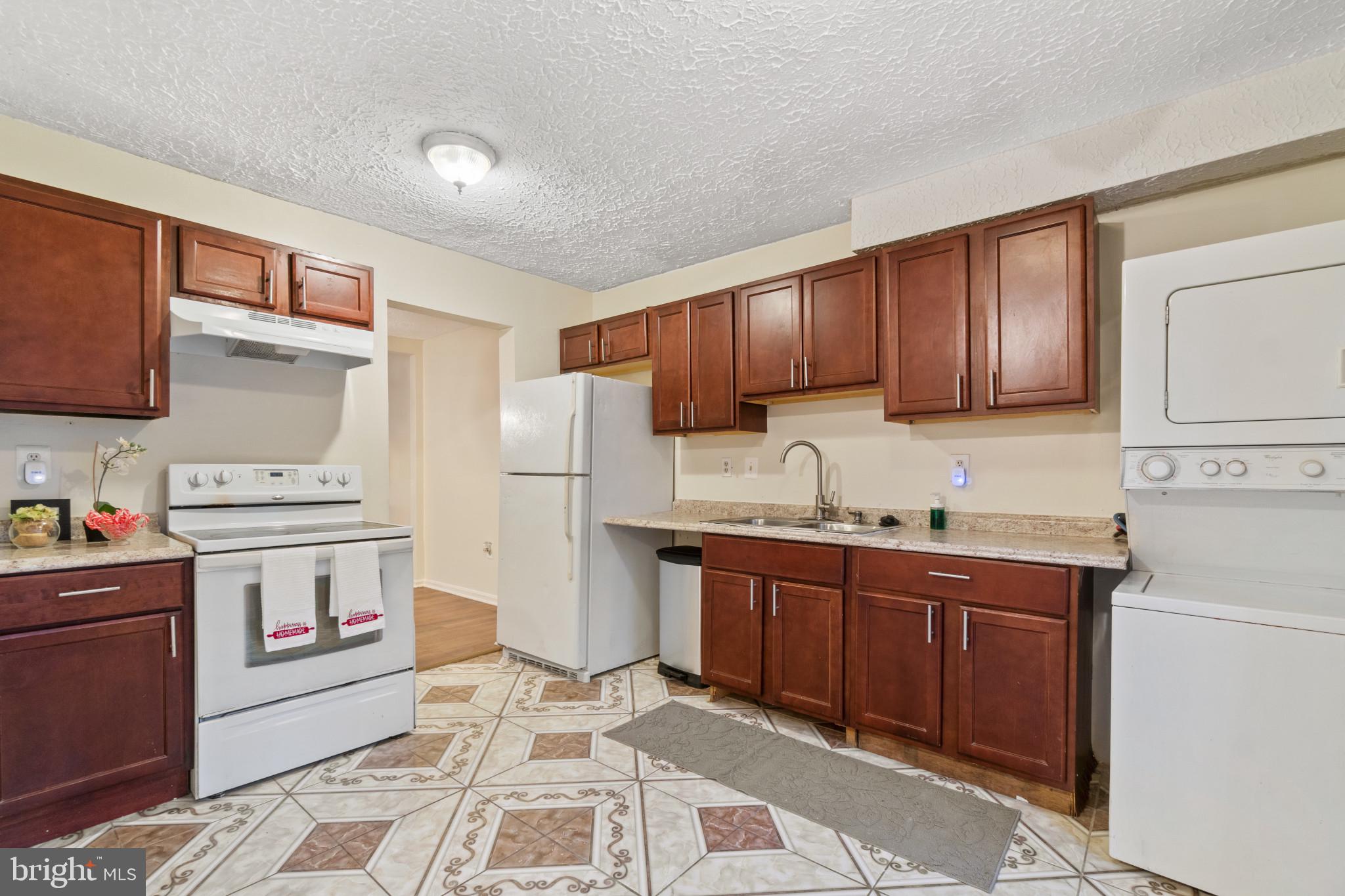 HILLCREST TOWNE - Residential