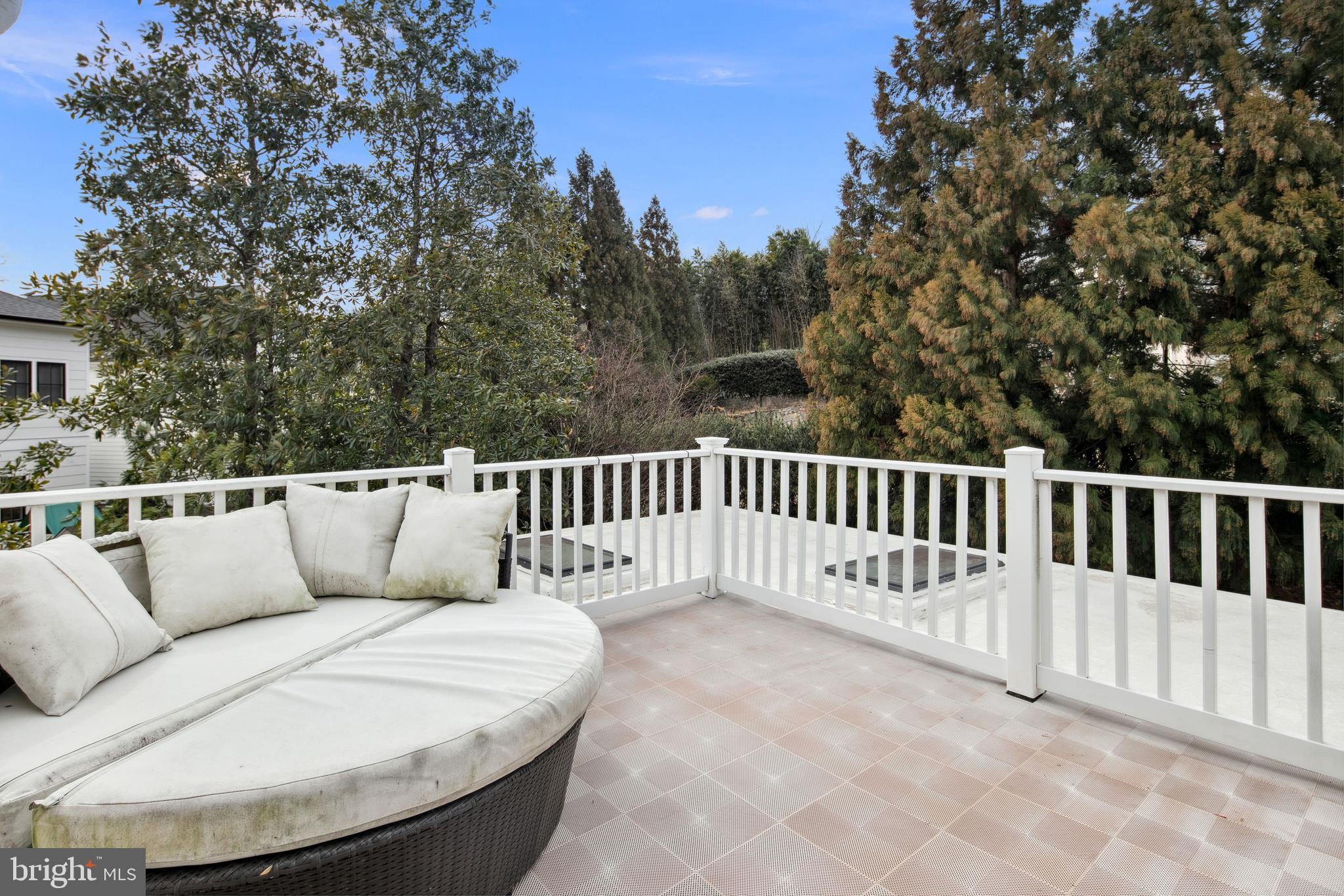 COUNTRY CLUB HILLS - Residential