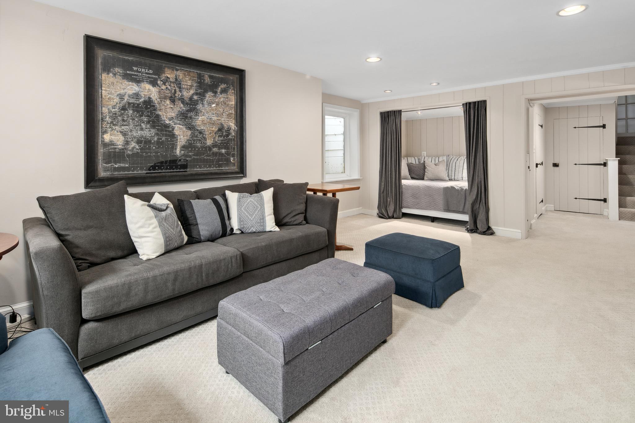 COUNTRY CLUB HILLS - Residential