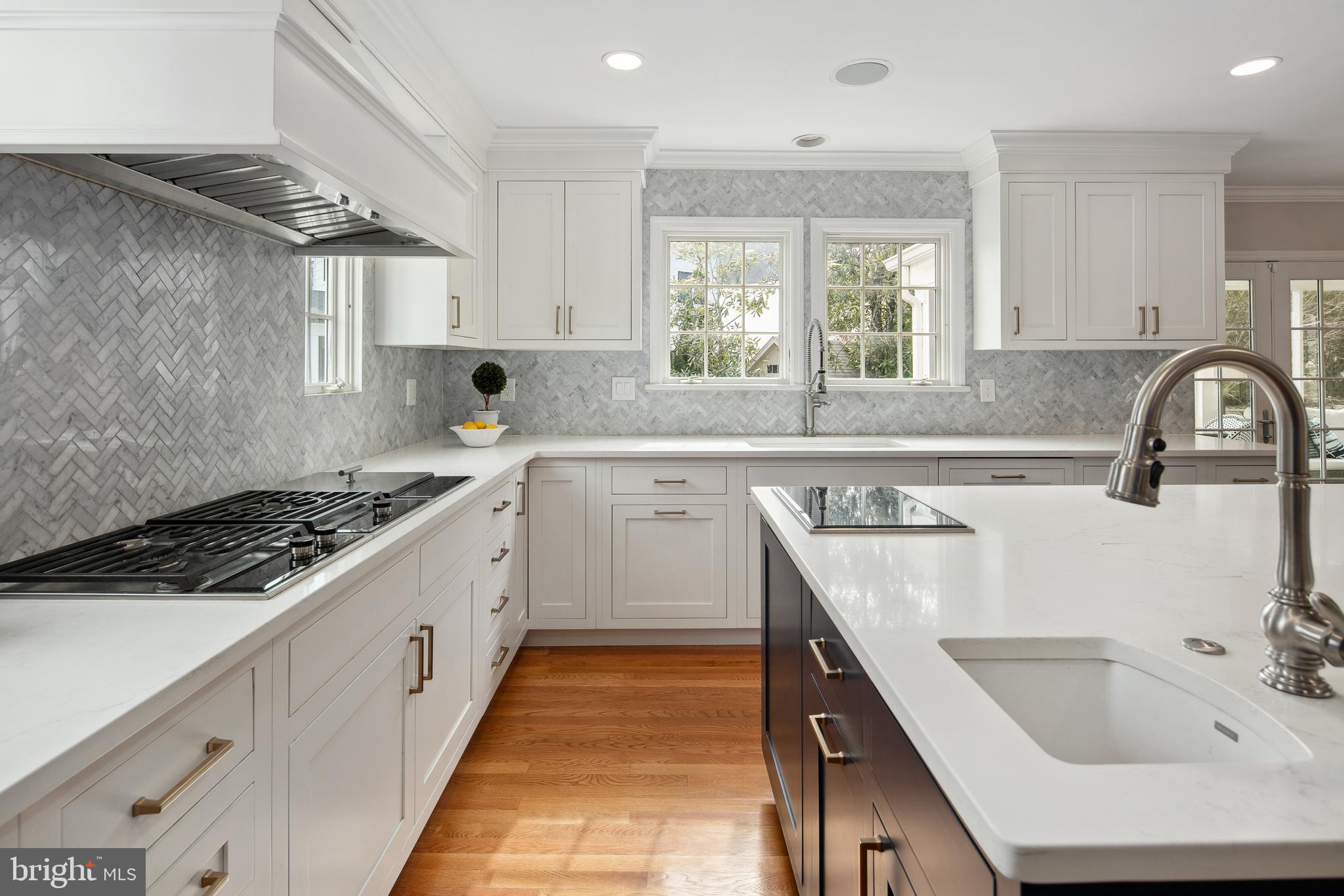 COUNTRY CLUB HILLS - Residential