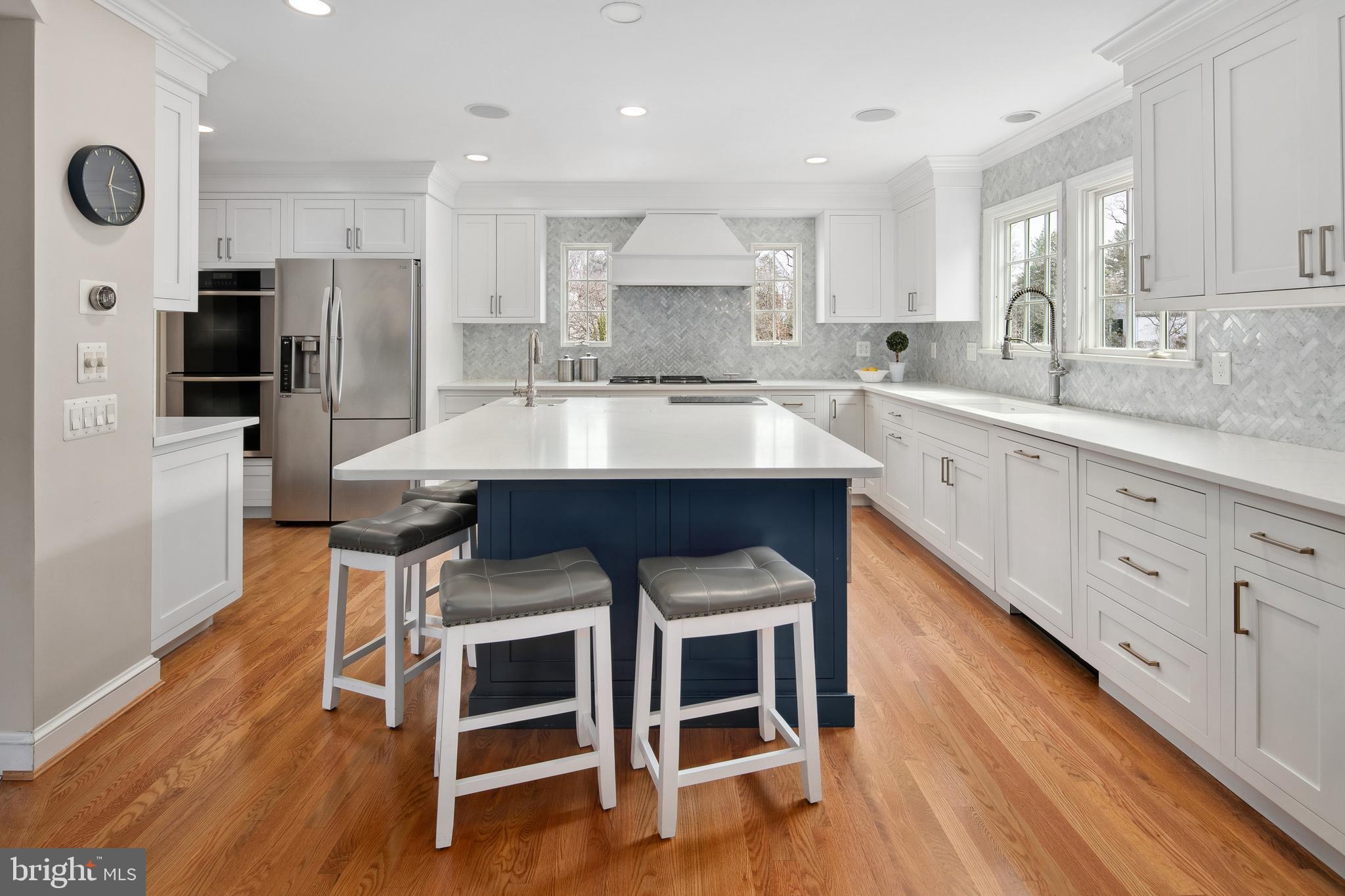COUNTRY CLUB HILLS - Residential