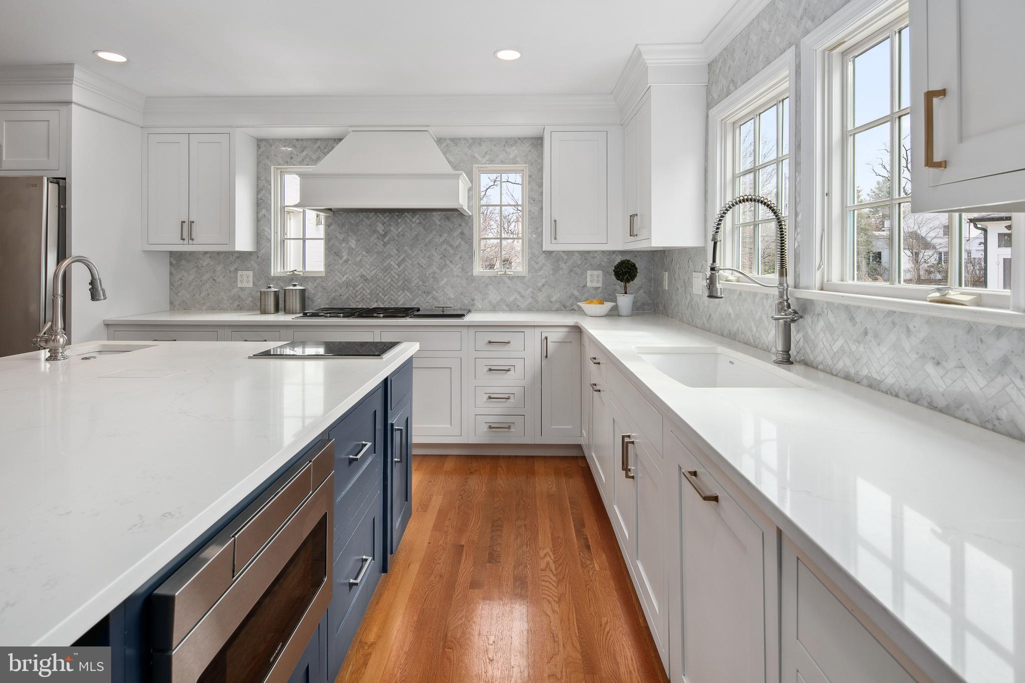 COUNTRY CLUB HILLS - Residential