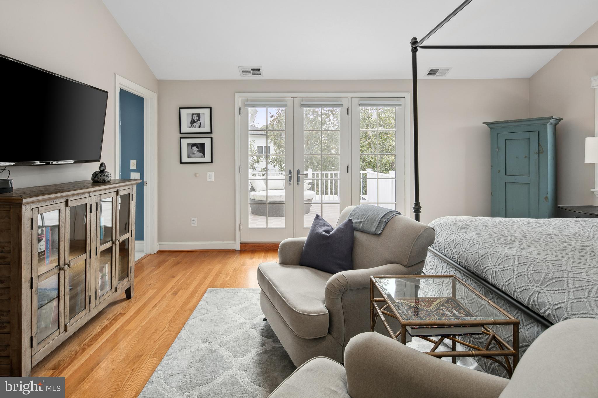 COUNTRY CLUB HILLS - Residential