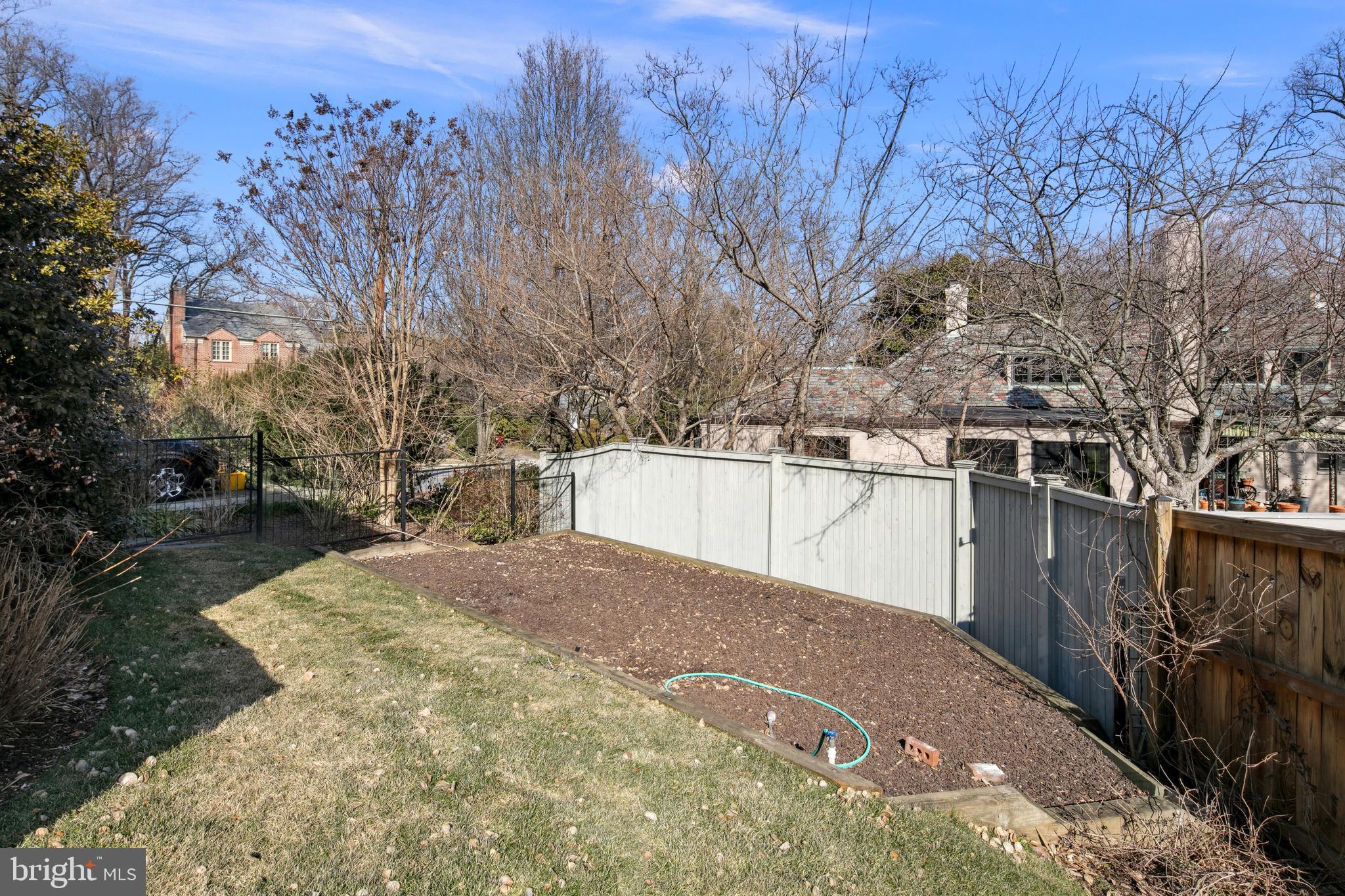 COUNTRY CLUB HILLS - Residential