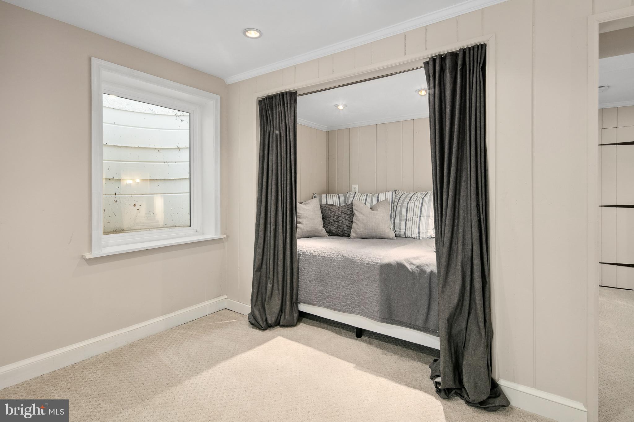 COUNTRY CLUB HILLS - Residential