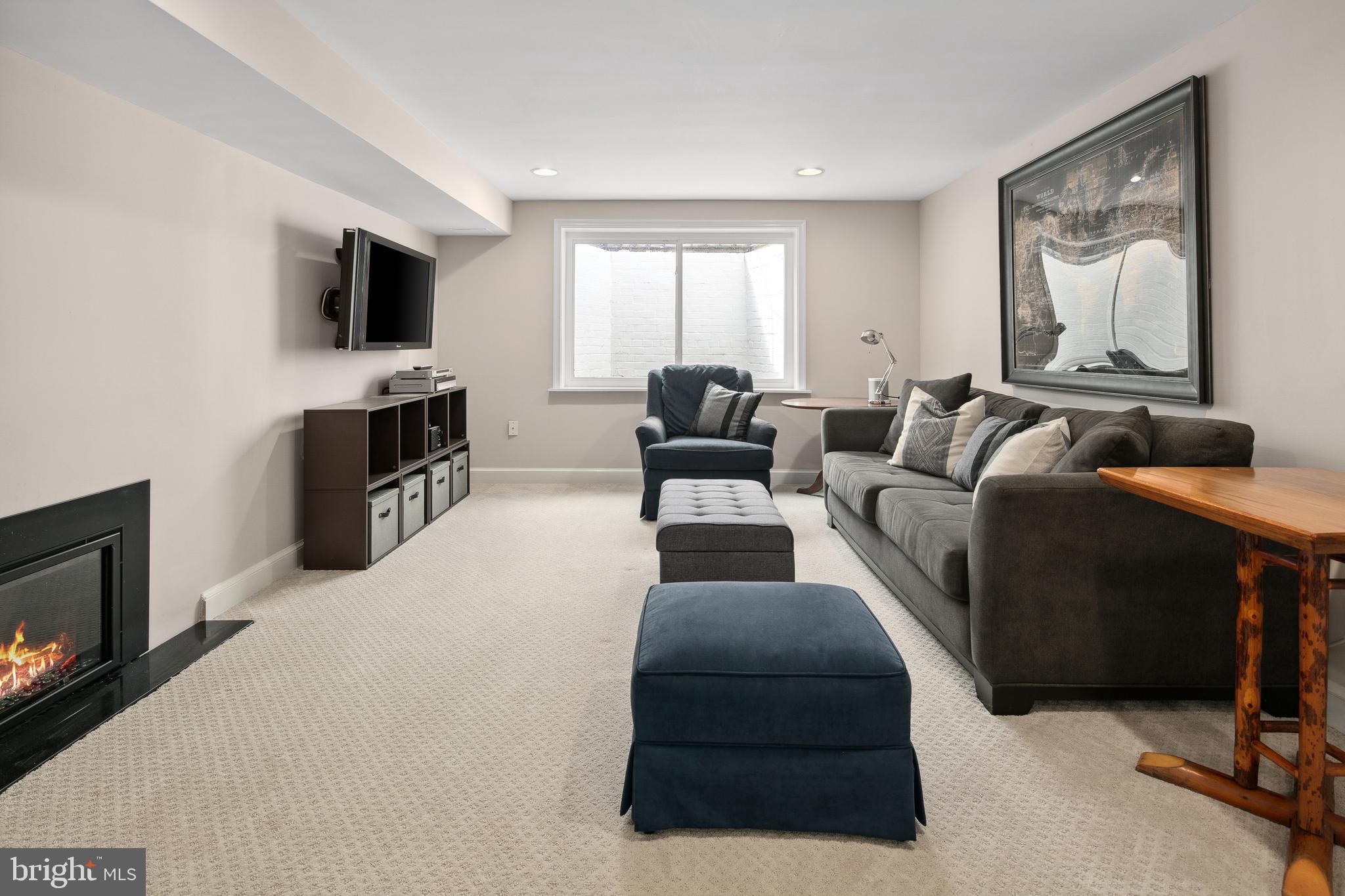 COUNTRY CLUB HILLS - Residential