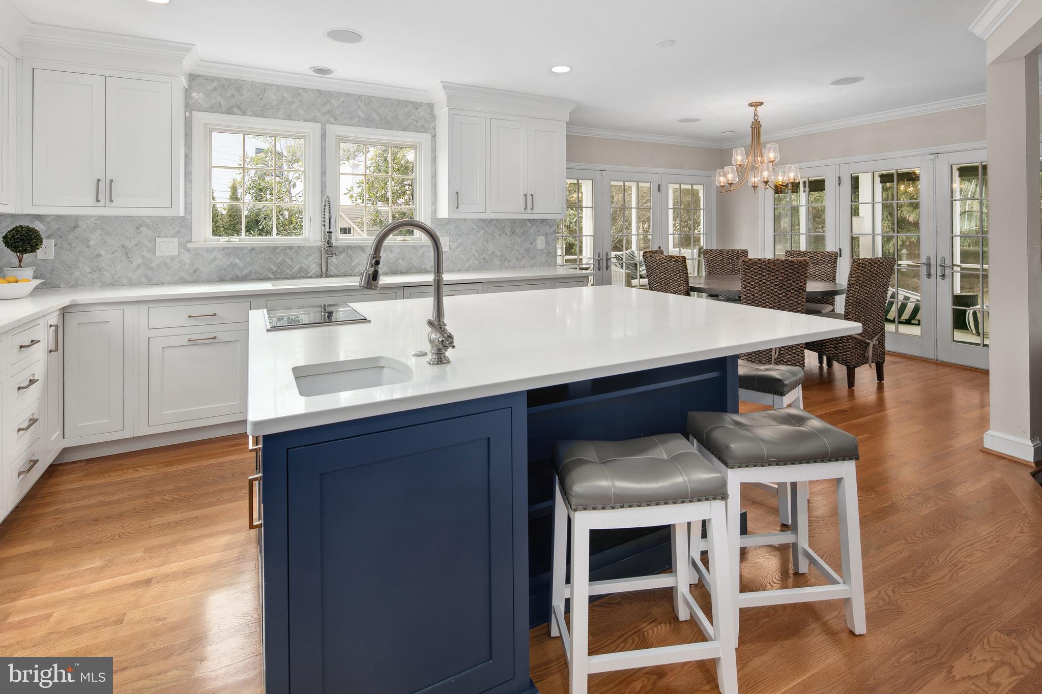 COUNTRY CLUB HILLS - Residential