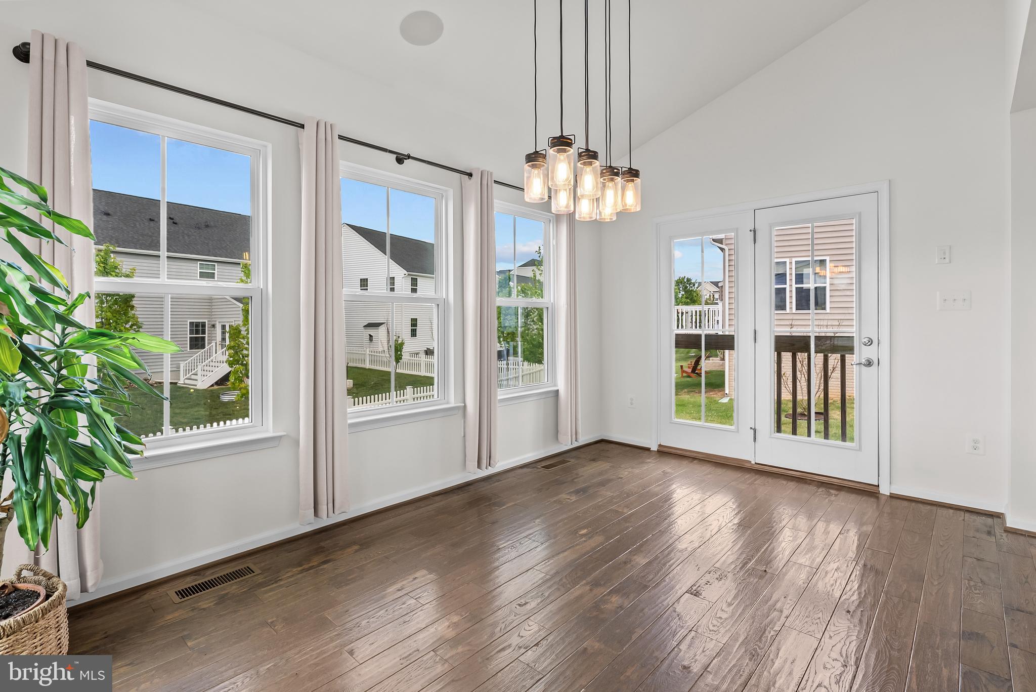 LAKE FREDERICK - Residential