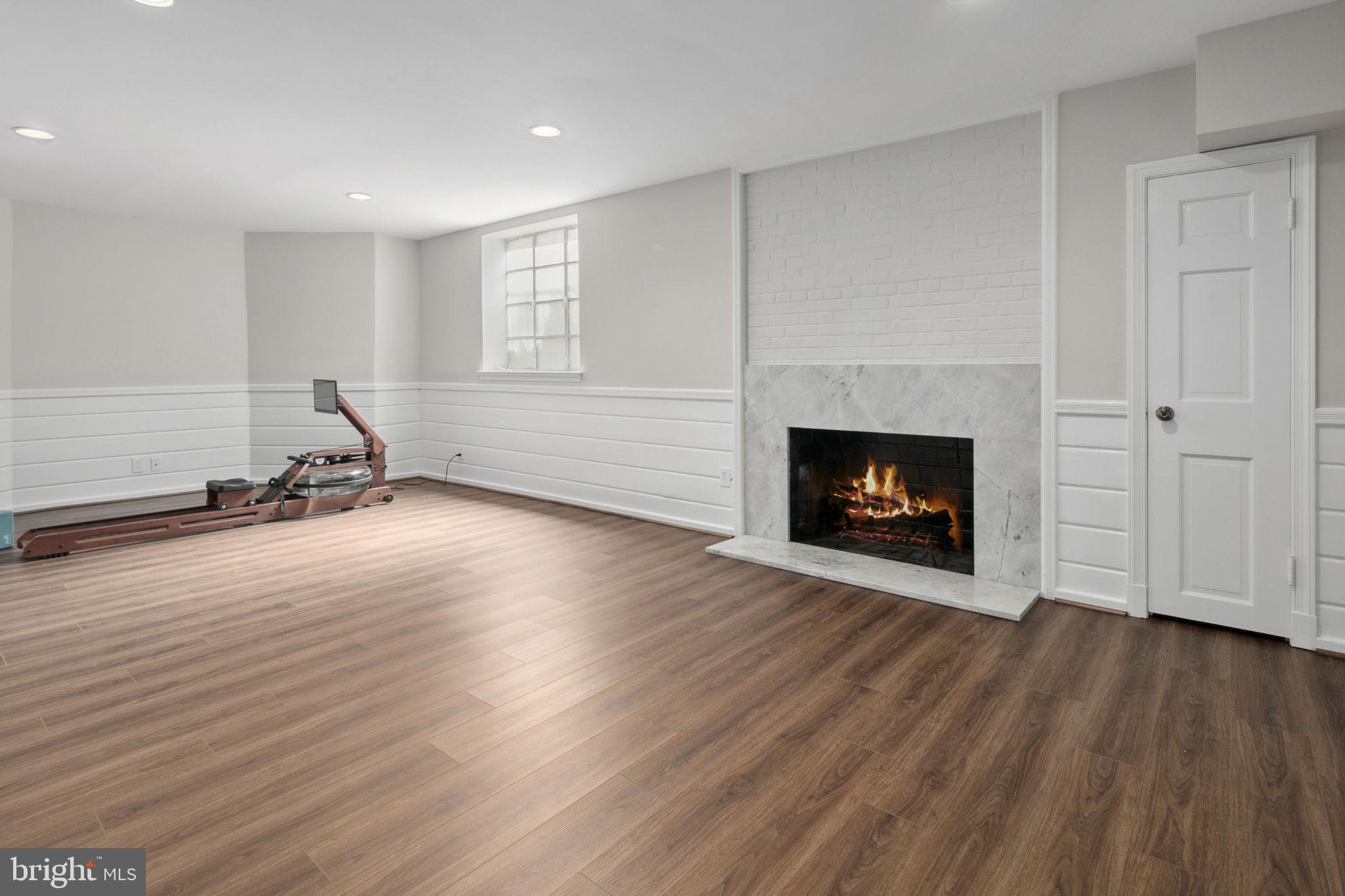 COUNTRY CLUB HILLS - Residential