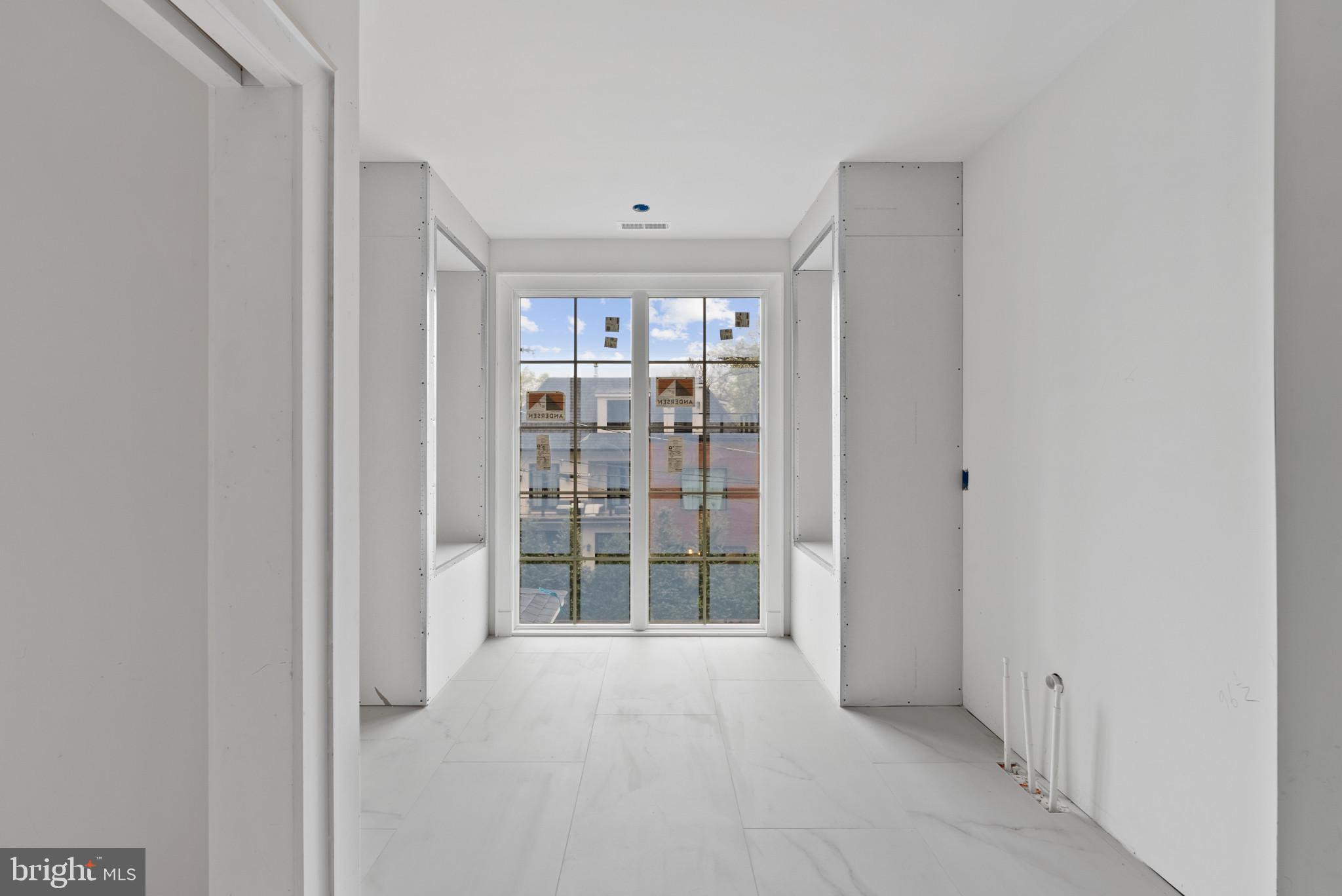 LYON VILLAGE - Residential