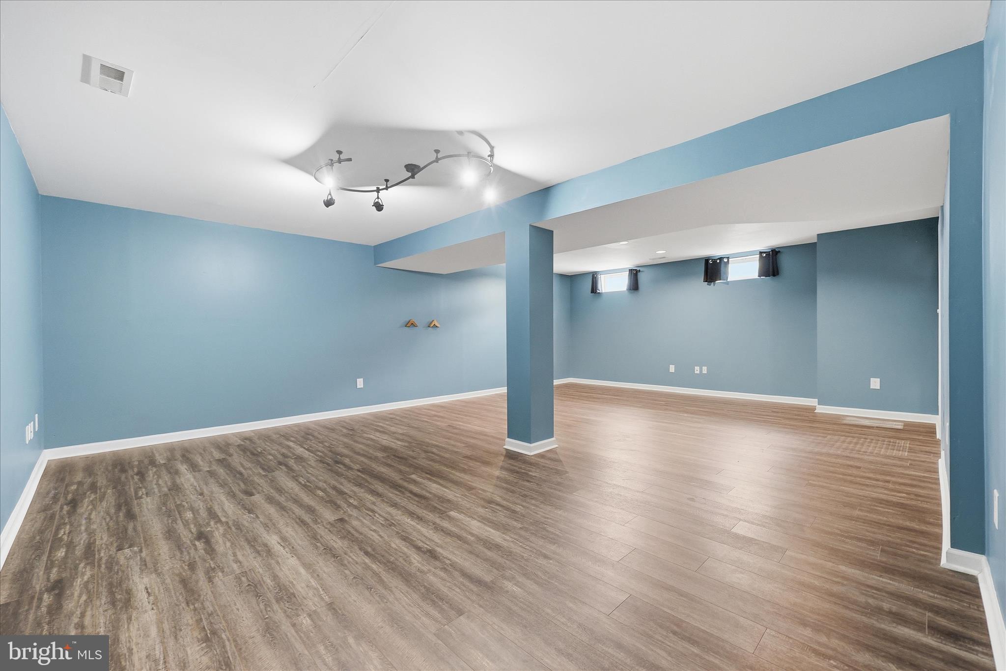 WELLINGTON TRACE - Residential
