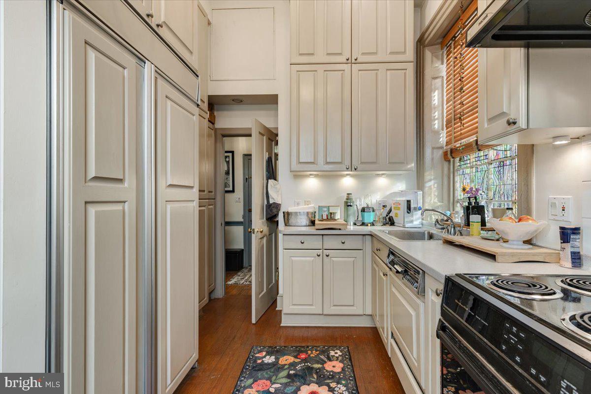 OLD TOWN ALEXANDRIA - Residential Income