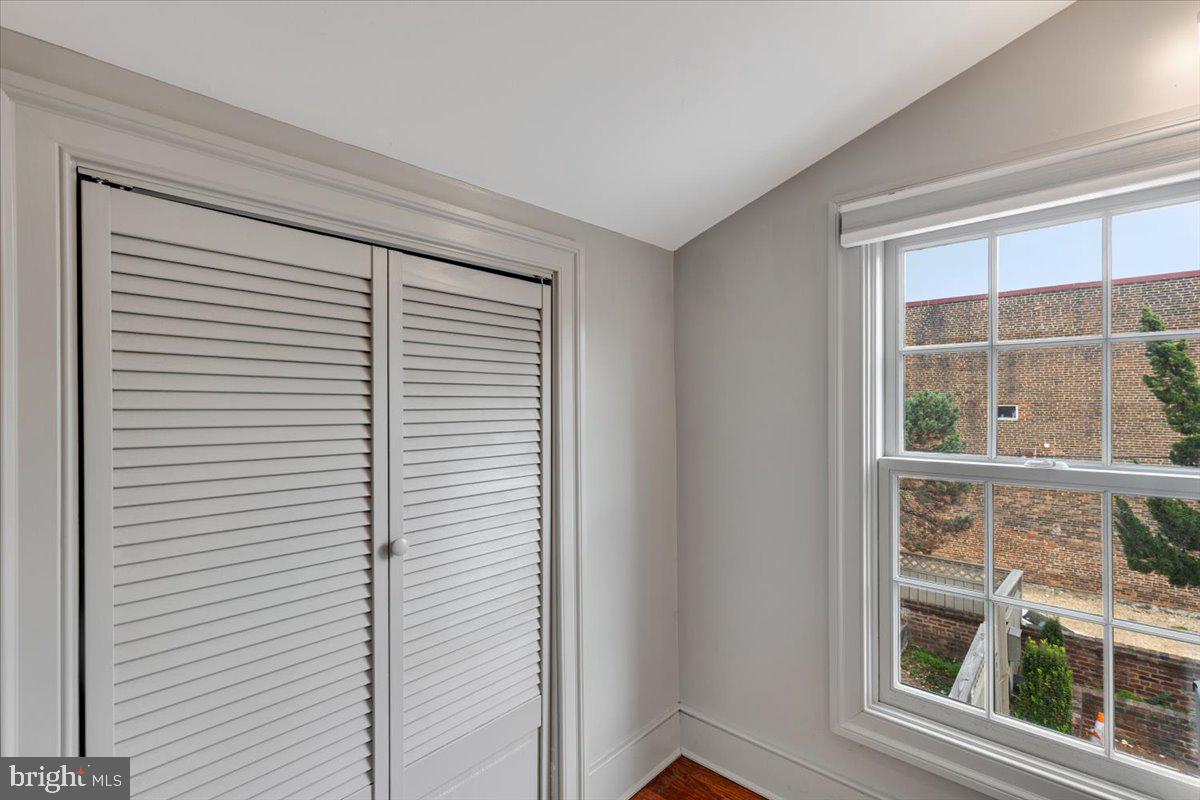 OLD TOWN ALEXANDRIA - Residential Income