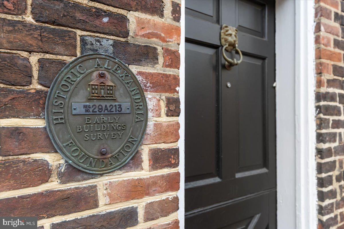 OLD TOWN ALEXANDRIA - Residential Income