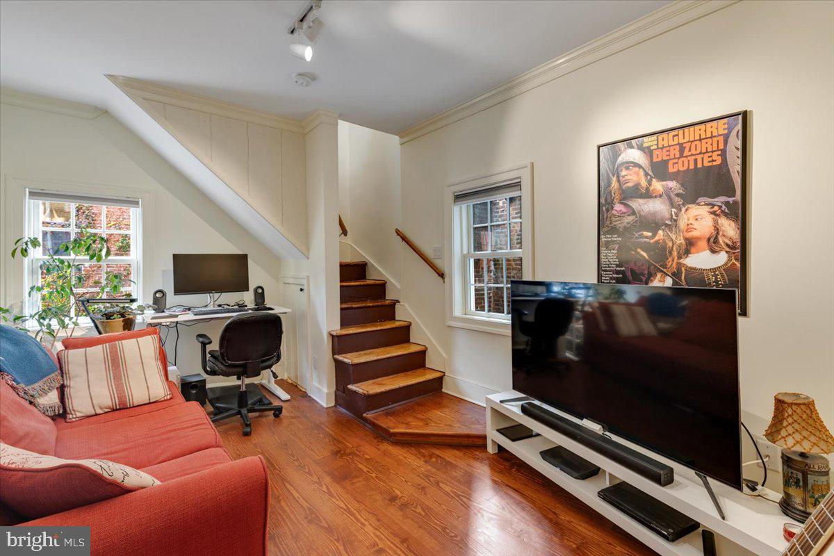 OLD TOWN ALEXANDRIA - Residential Income