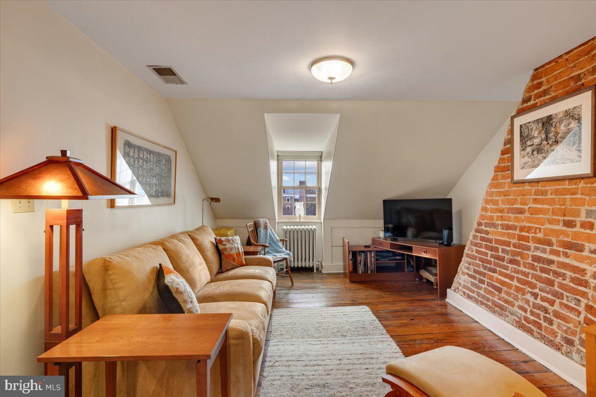 OLD TOWN ALEXANDRIA - Residential Income
