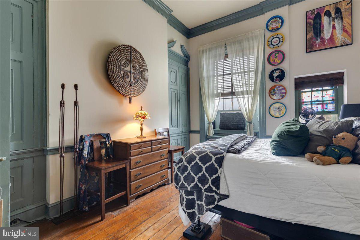 OLD TOWN ALEXANDRIA - Residential Income