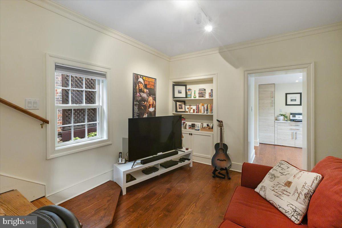 OLD TOWN ALEXANDRIA - Residential Income