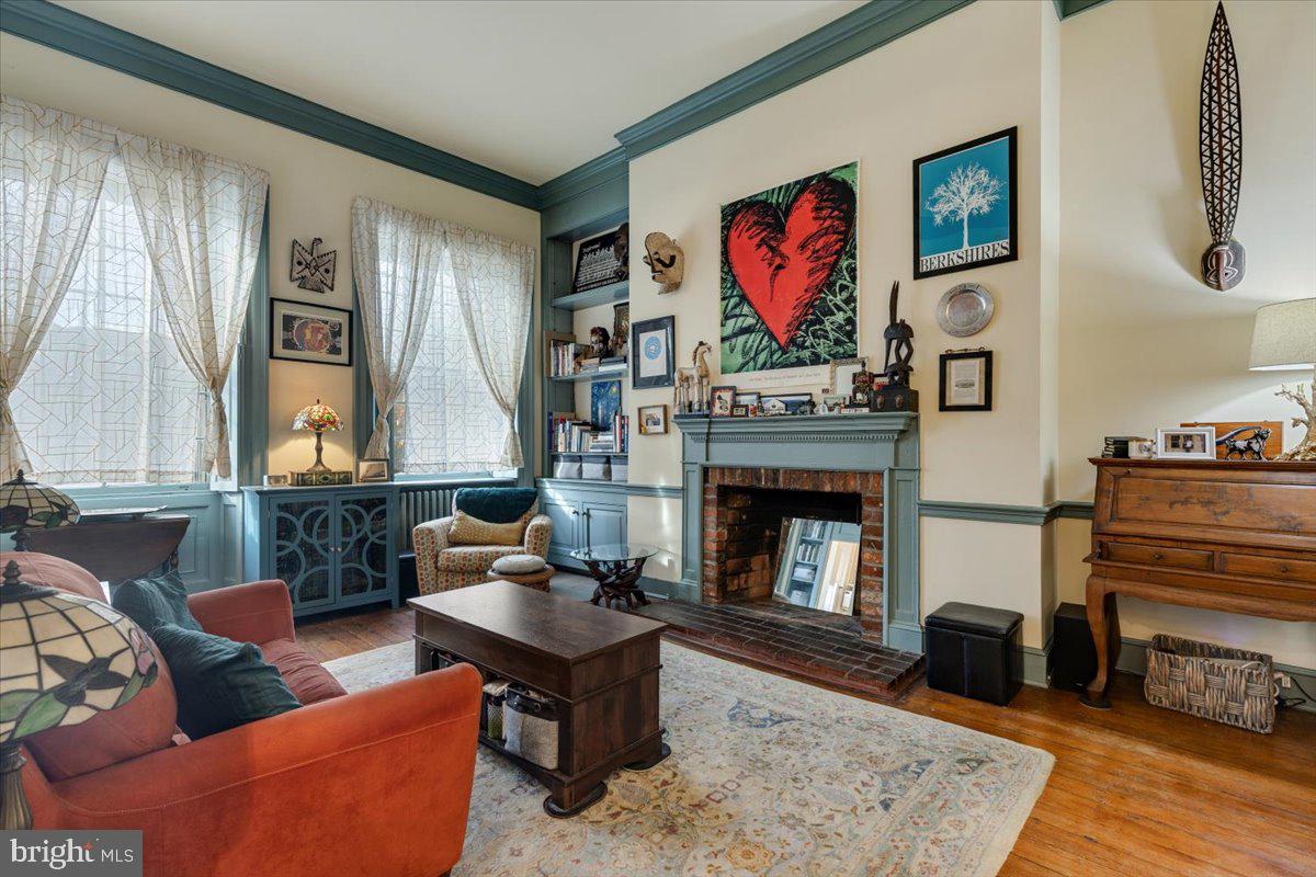 OLD TOWN ALEXANDRIA - Residential Income