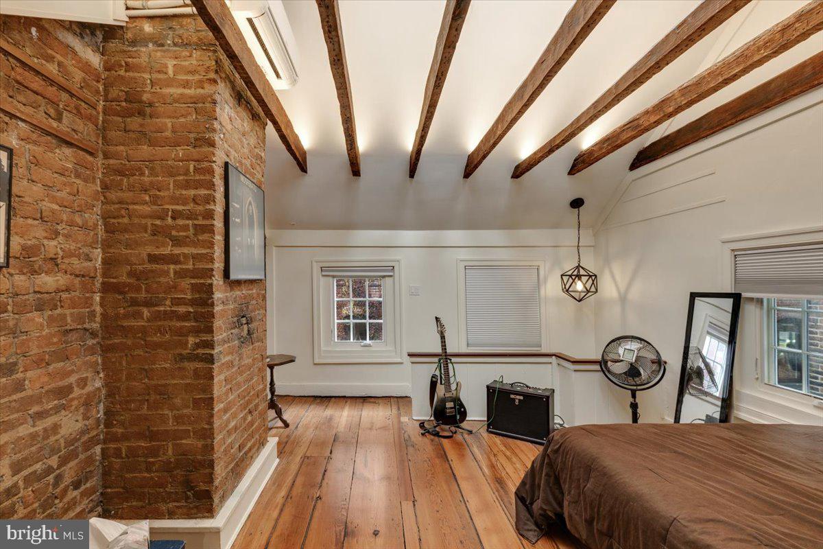 OLD TOWN ALEXANDRIA - Residential Income